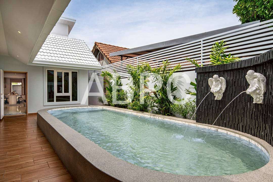 Newly Renovated Pool Villa 2 story 4 bedrooms 5 bathrooms in South for Sale photo 2