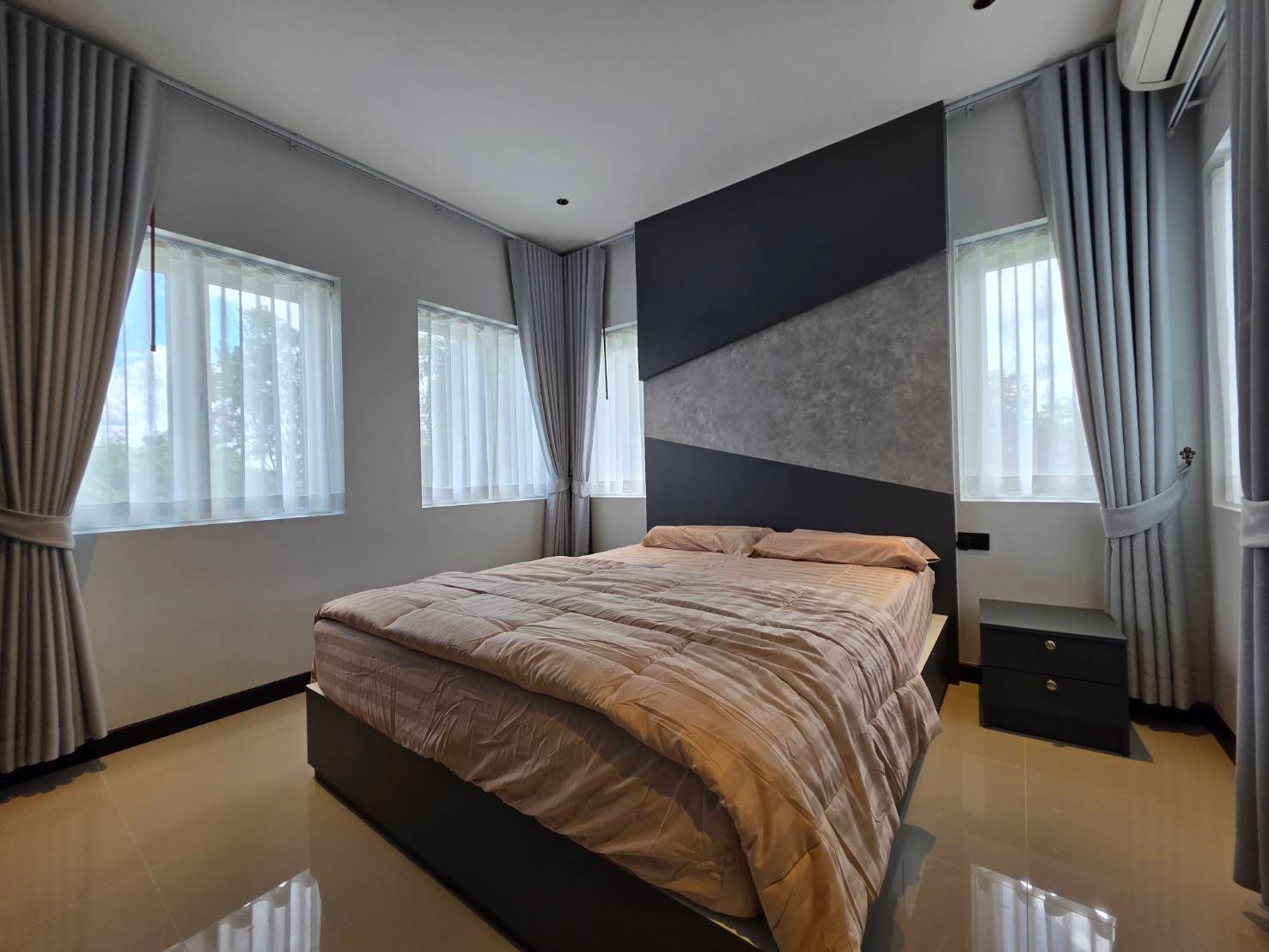 5 Bedroom 5 Bathroom With Private Pool in East Pattaya photo 20