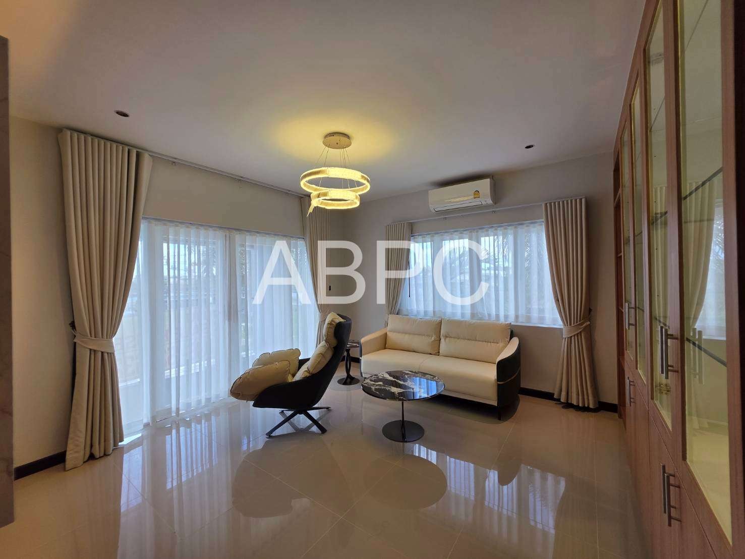 5 Bedroom 5 Bathroom With Private Pool in East Pattaya photo 8