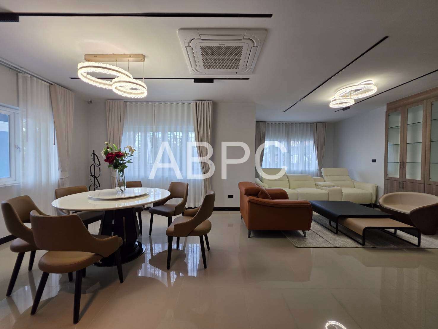 5 Bedroom 5 Bathroom With Private Pool in East Pattaya photo 15