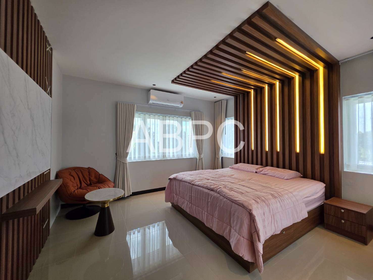 5 Bedroom 5 Bathroom With Private Pool in East Pattaya photo 9