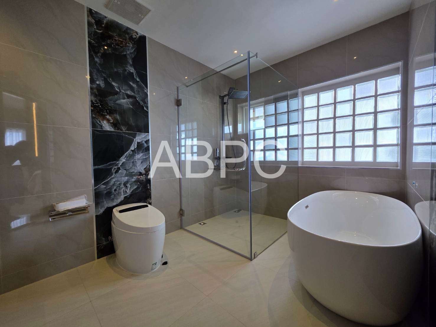 5 Bedroom 5 Bathroom With Private Pool in East Pattaya photo 12