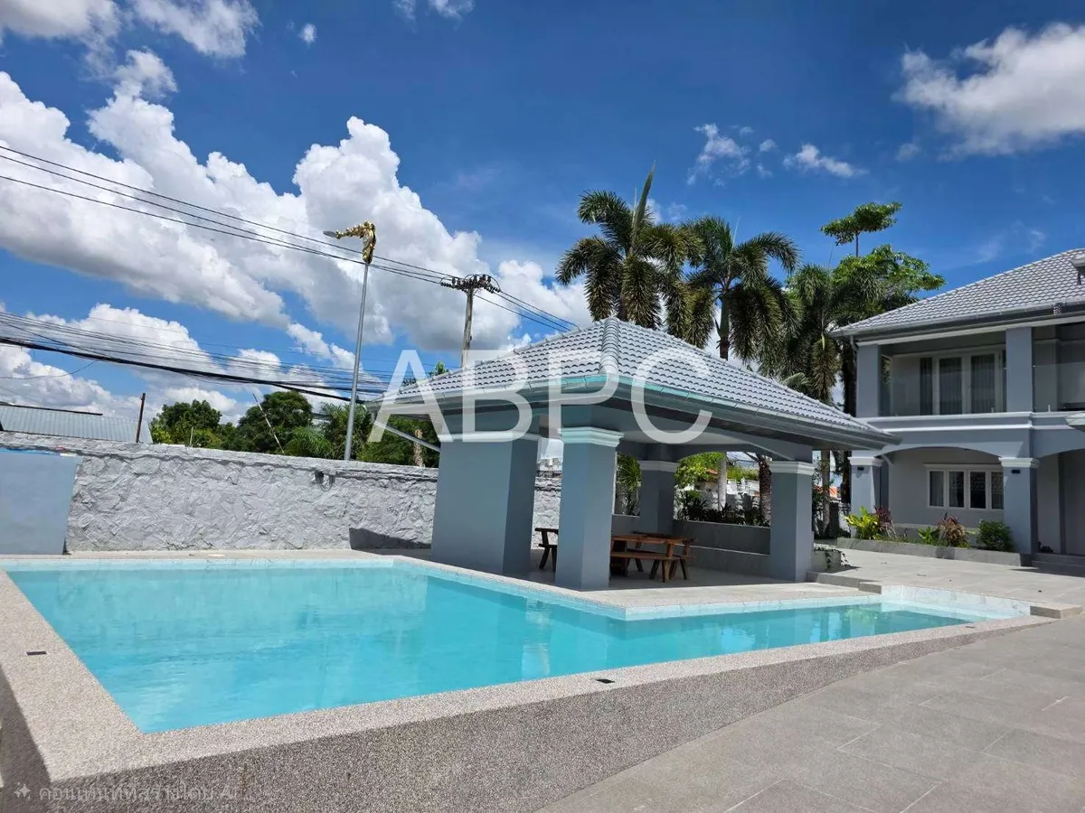 5 Bedroom 5 Bathroom With Private Pool in East Pattaya photo 2