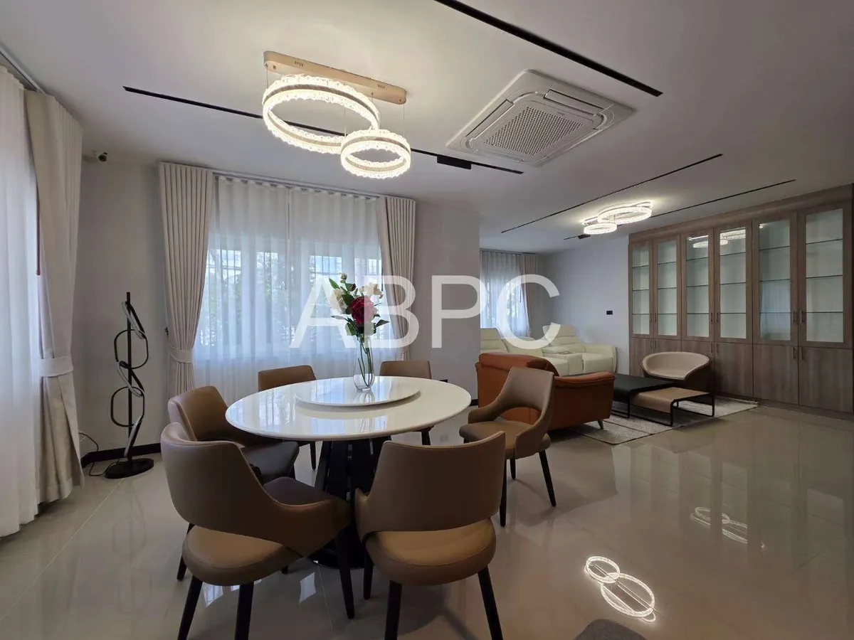 5 Bedroom 5 Bathroom With Private Pool in East Pattaya photo 13