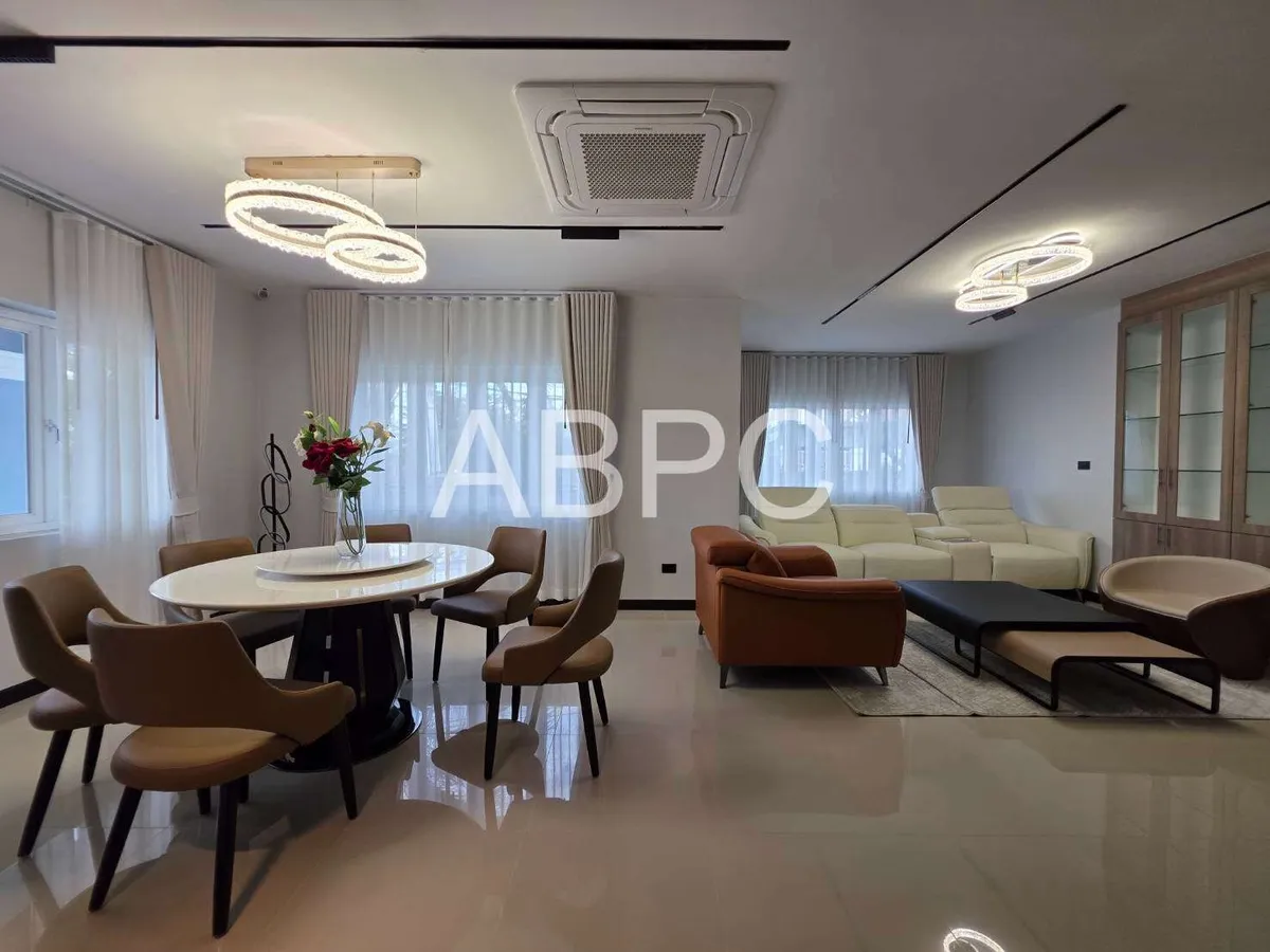 5 Bedroom 5 Bathroom With Private Pool in East Pattaya photo 14