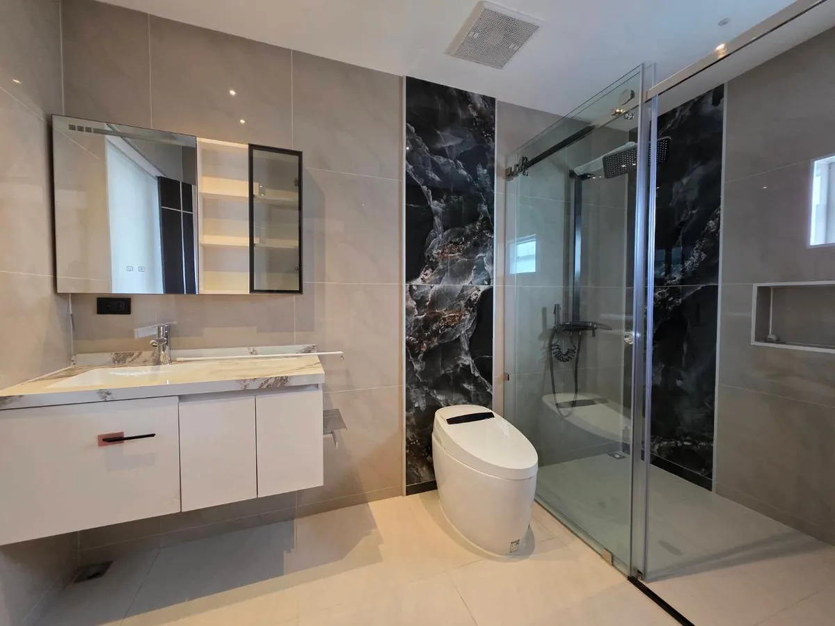 5 Bedroom 5 Bathroom With Private Pool in East Pattaya photo 20