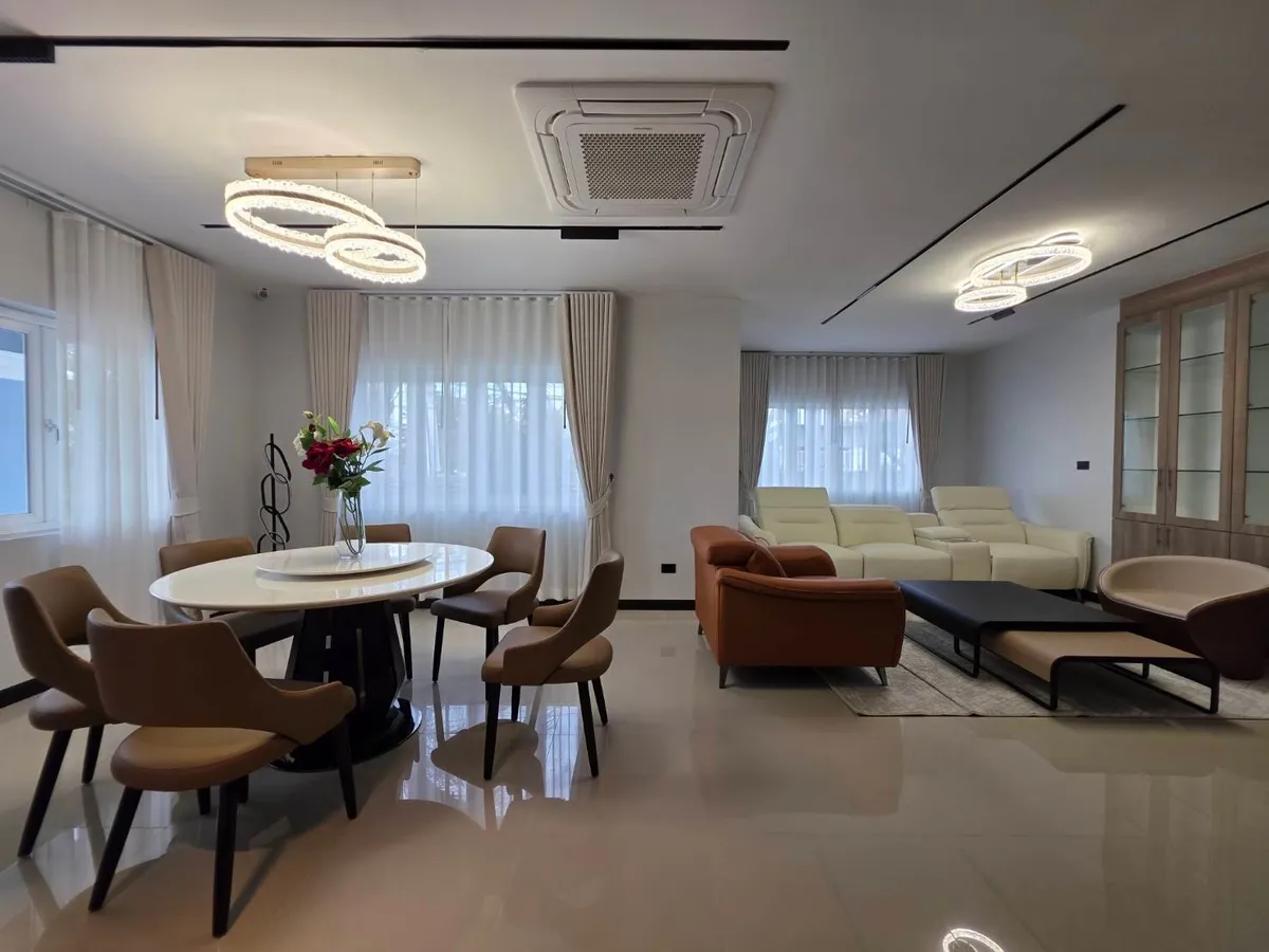 5 Bedroom 5 Bathroom With Private Pool in East Pattaya photo 28