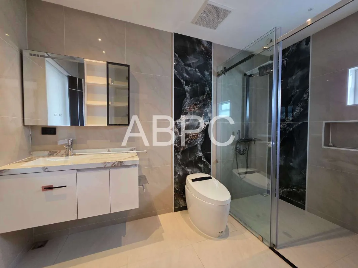 5 Bedroom 5 Bathroom With Private Pool in East Pattaya photo 6
