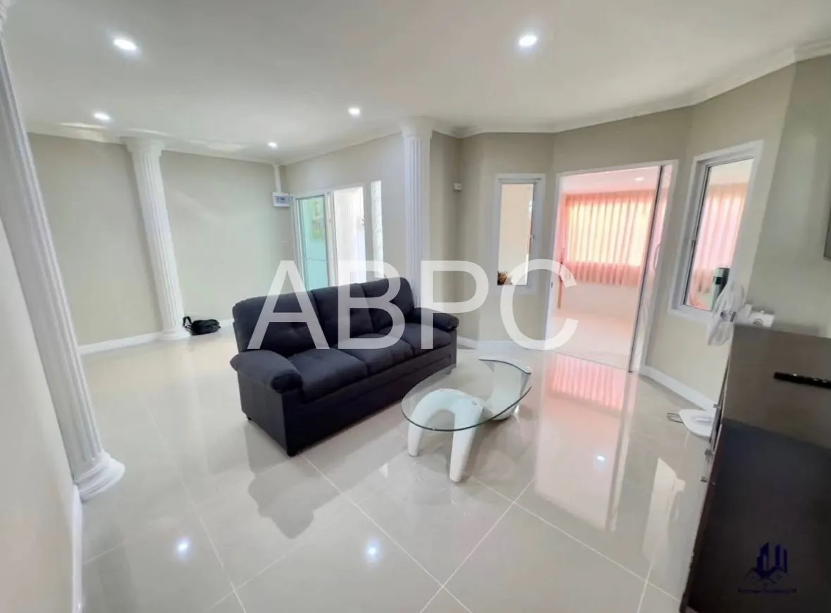 City center 4 bed renovated townhouse photo 5