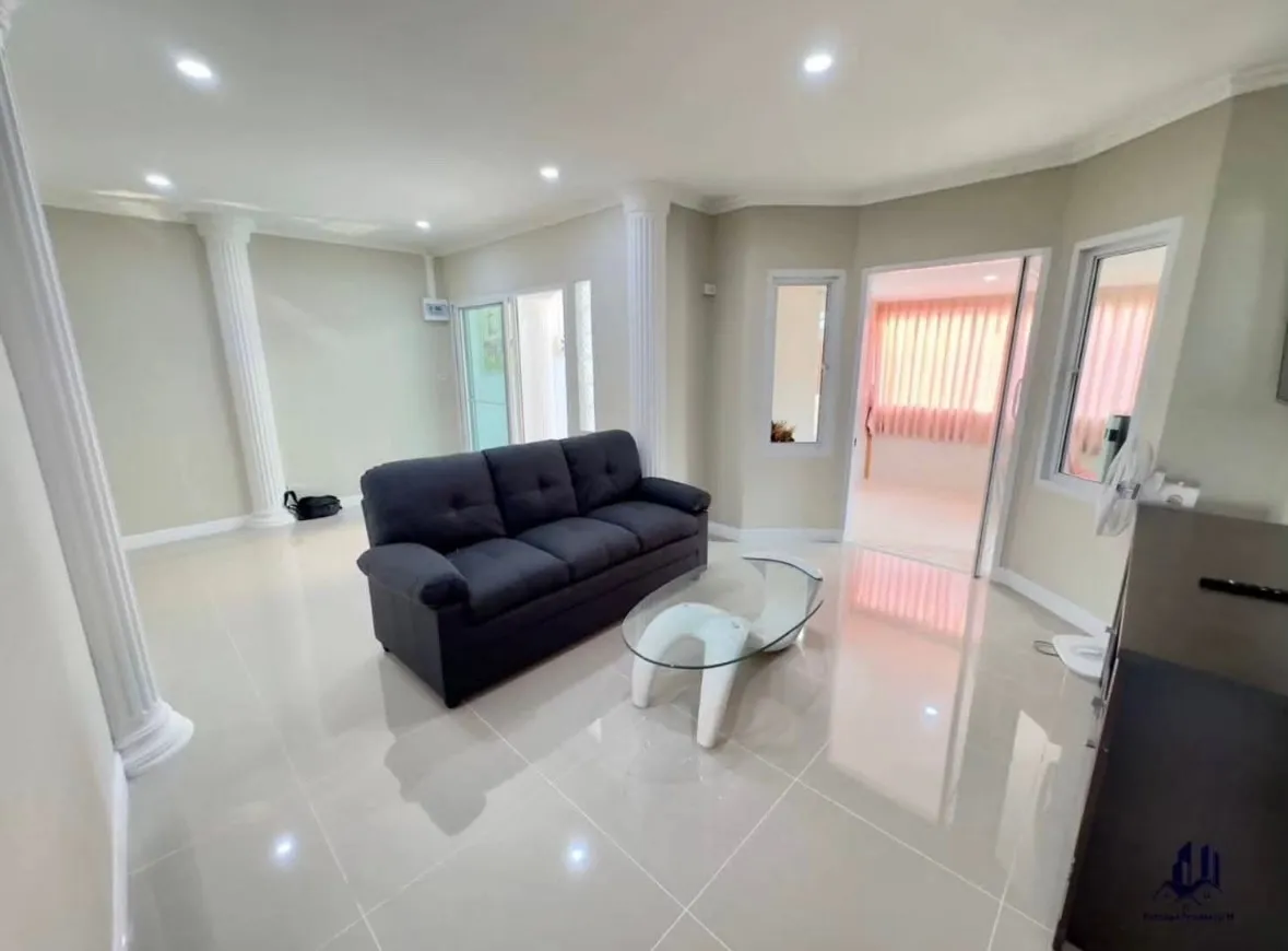 City center 4 bed renovated townhouse photo 10