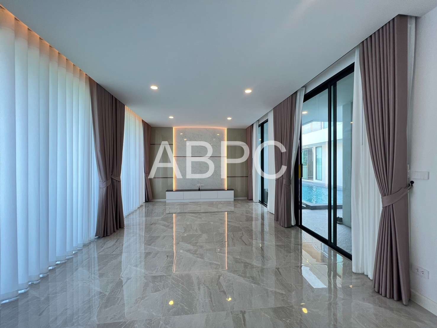 Pool Villa 5 Bedrooms 6 Bathrooms in Huay yai photo 5