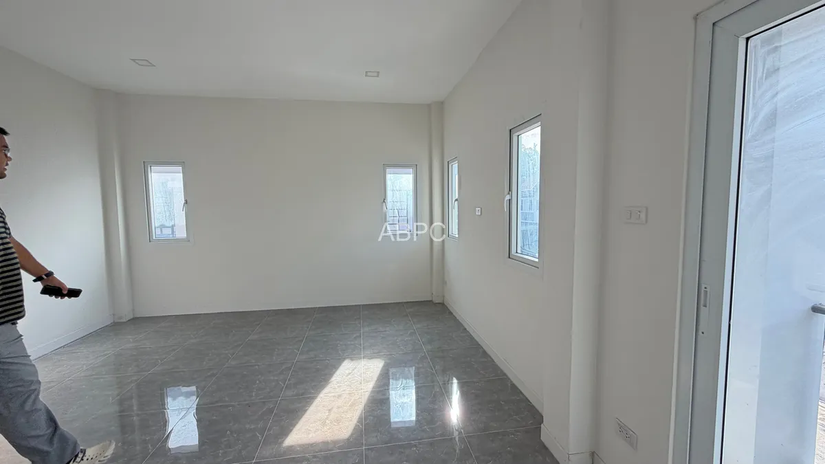 Like New 3 Bed 3 Bath House In East Pattaya photo 4