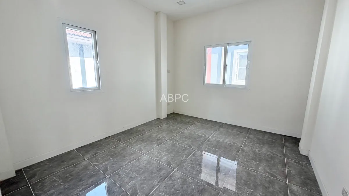 Like New 3 Bed 3 Bath House In East Pattaya photo 5