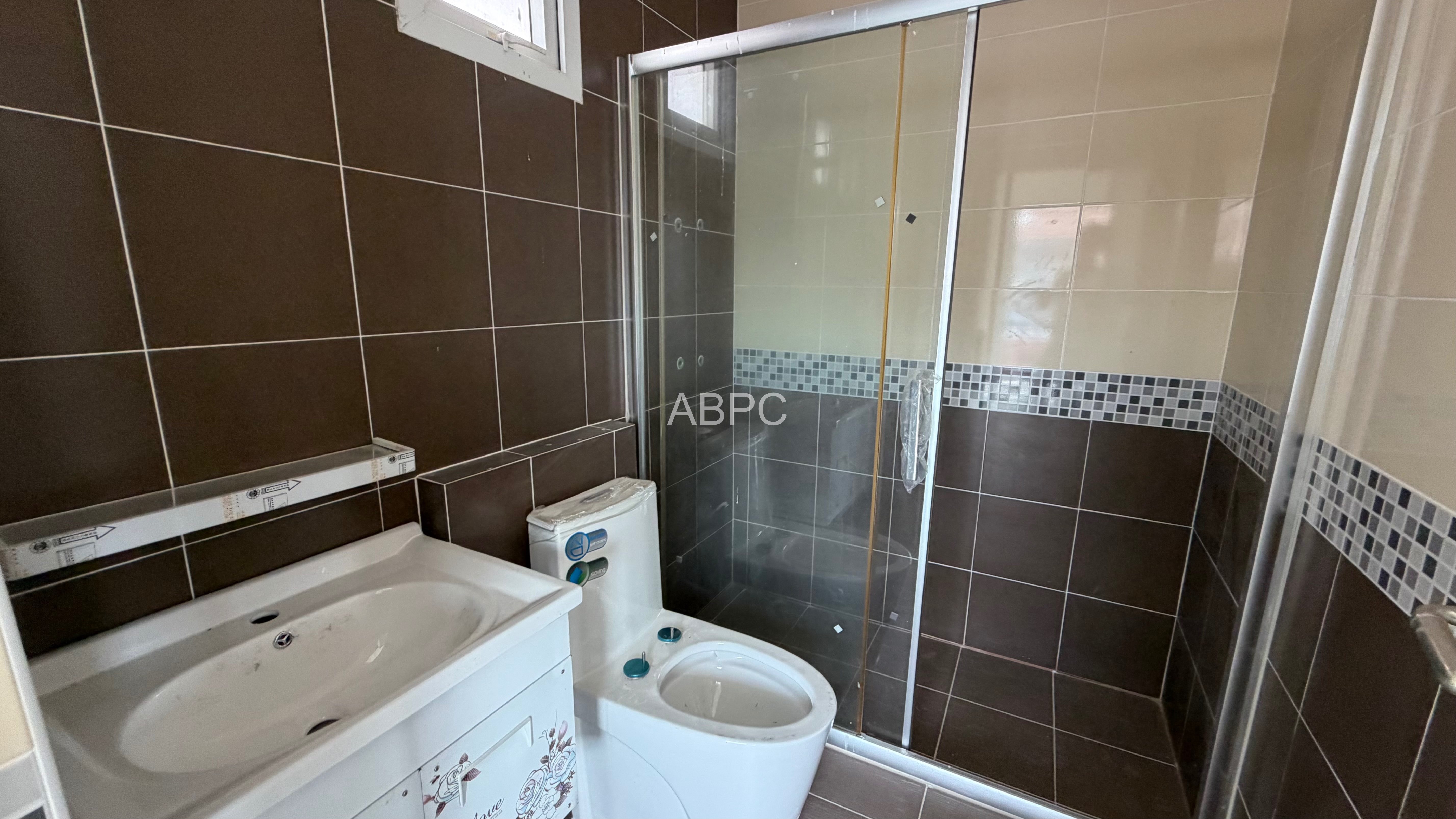 Like New 3 Bed 3 Bath House In East Pattaya photo 13