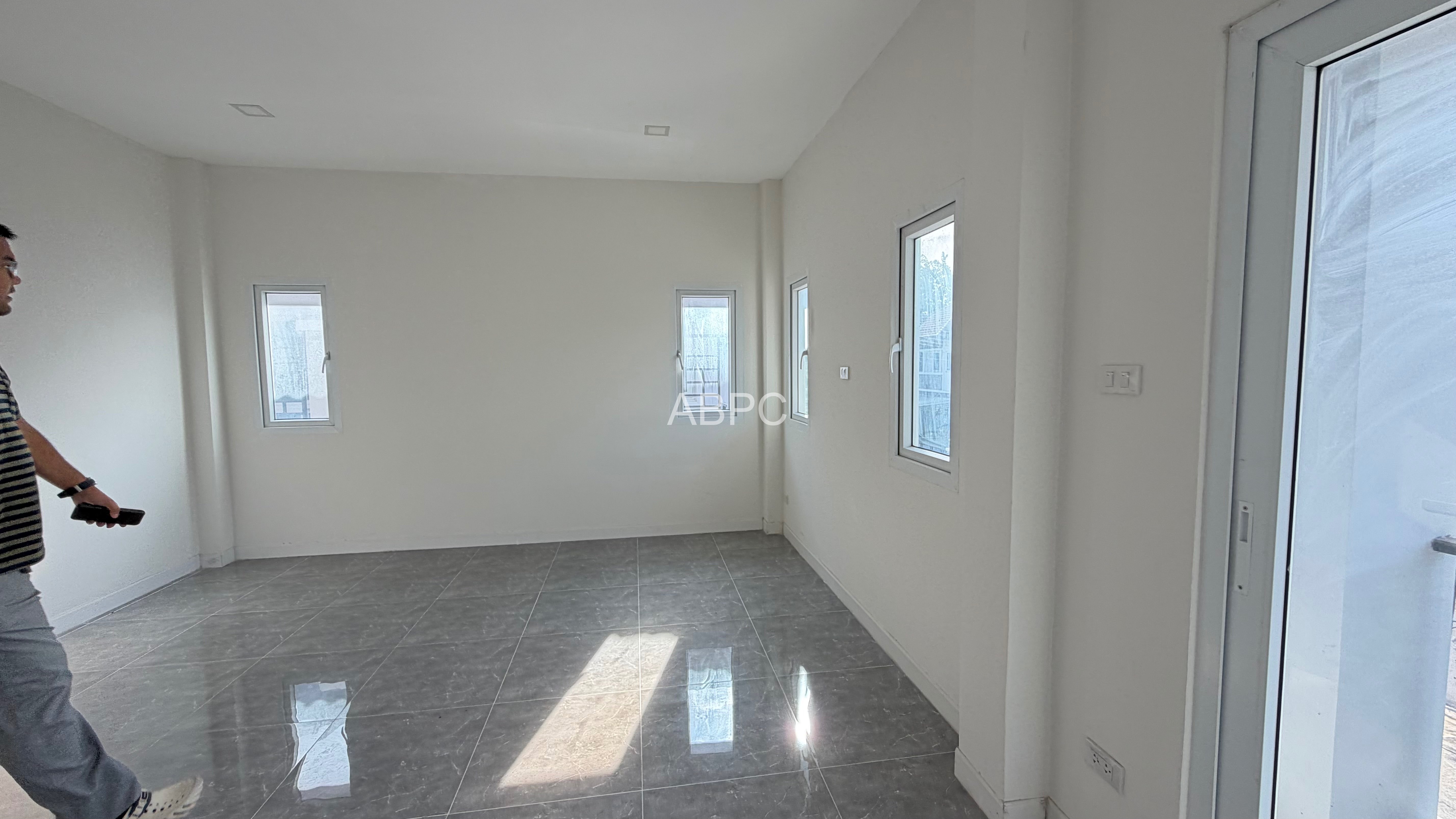 Like New 3 Bed 3 Bath House In East Pattaya photo 4