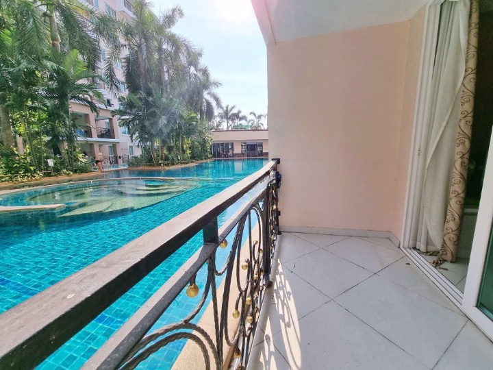 Direct pool access one bed photo 17