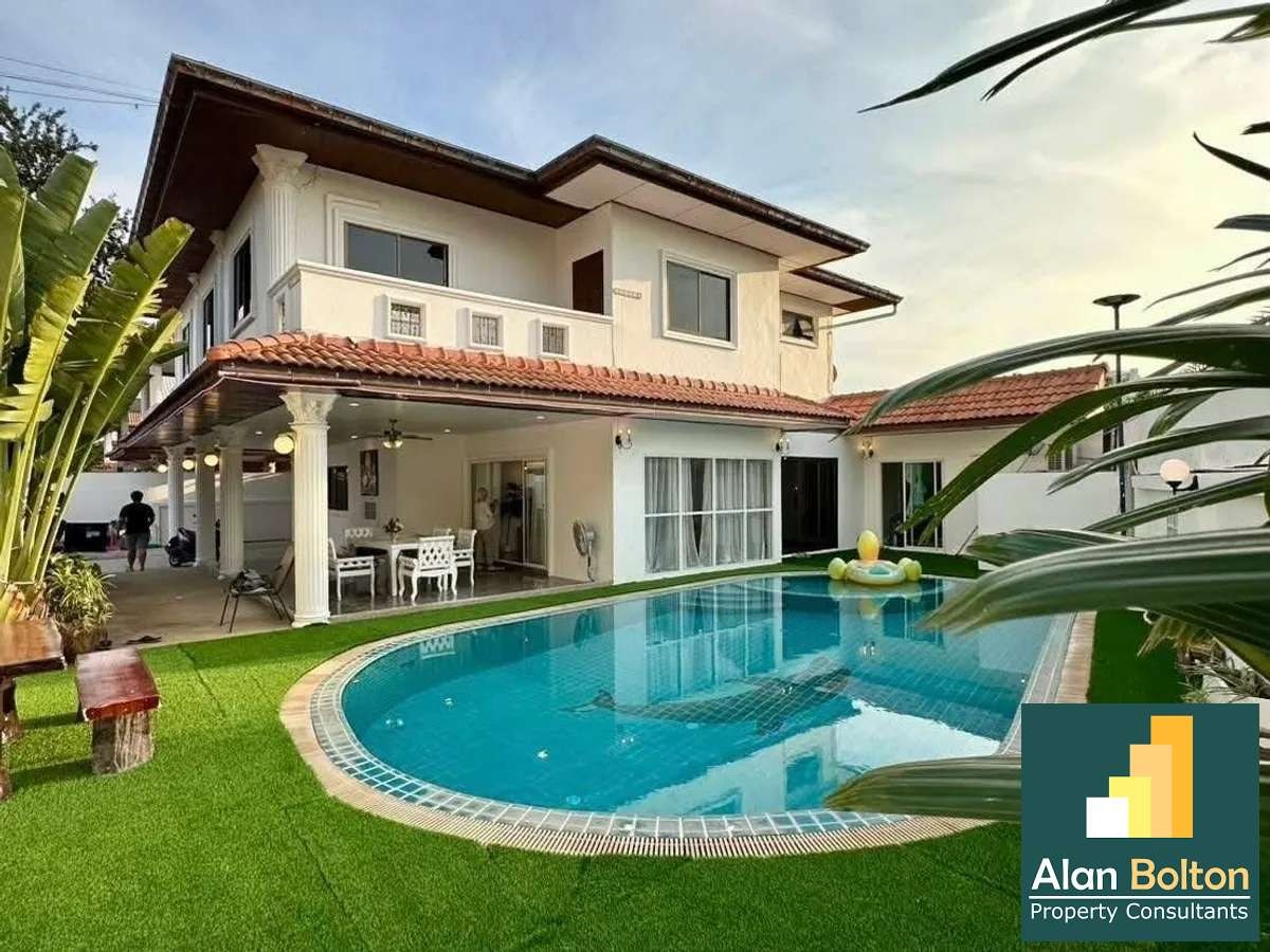 Pool Villa for rent 5 Bedrooms 6 Bathrooms in Jomtien