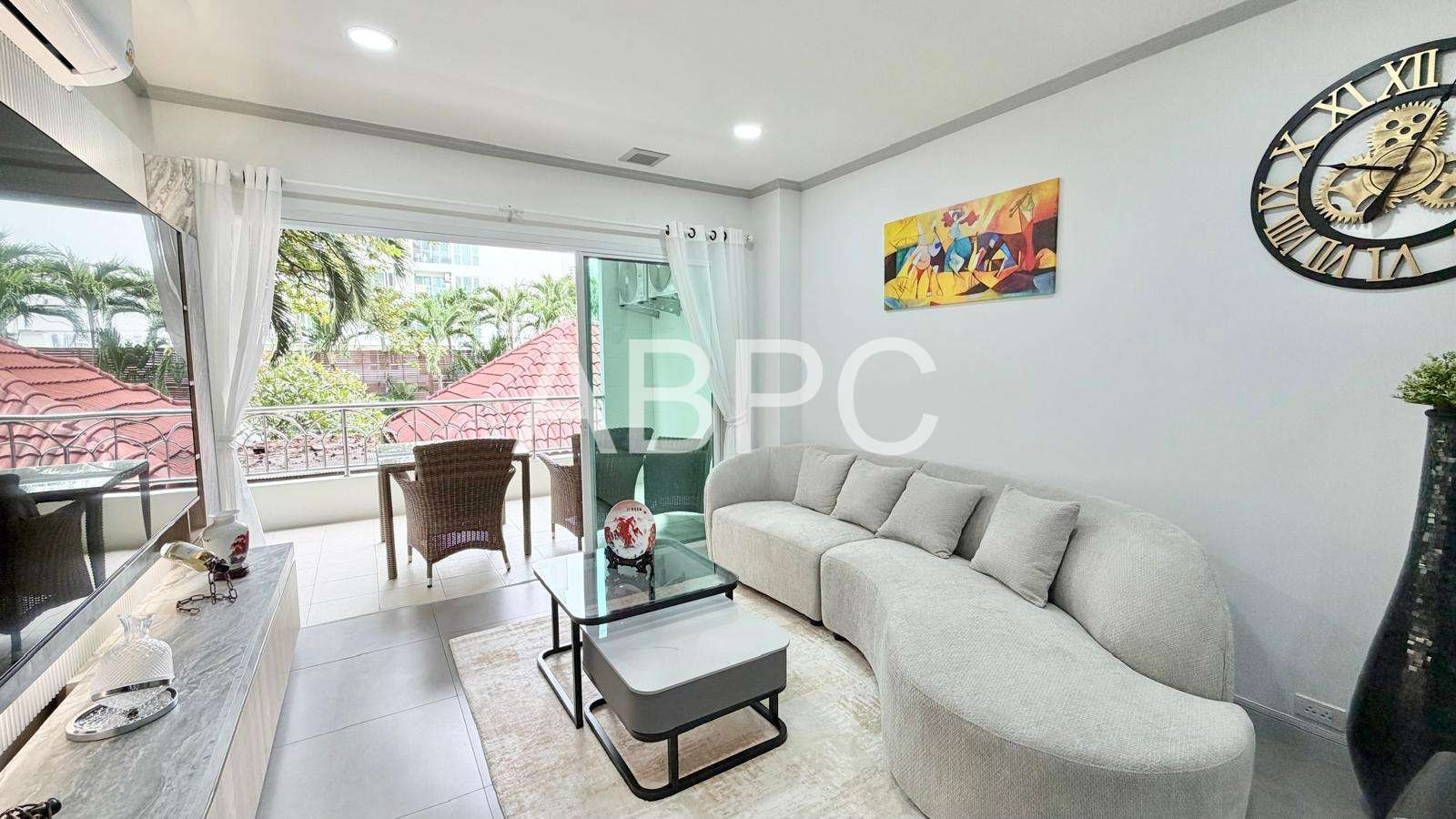 Newly Renovated 1 bedroom Condo For Sale In Prahtamnak