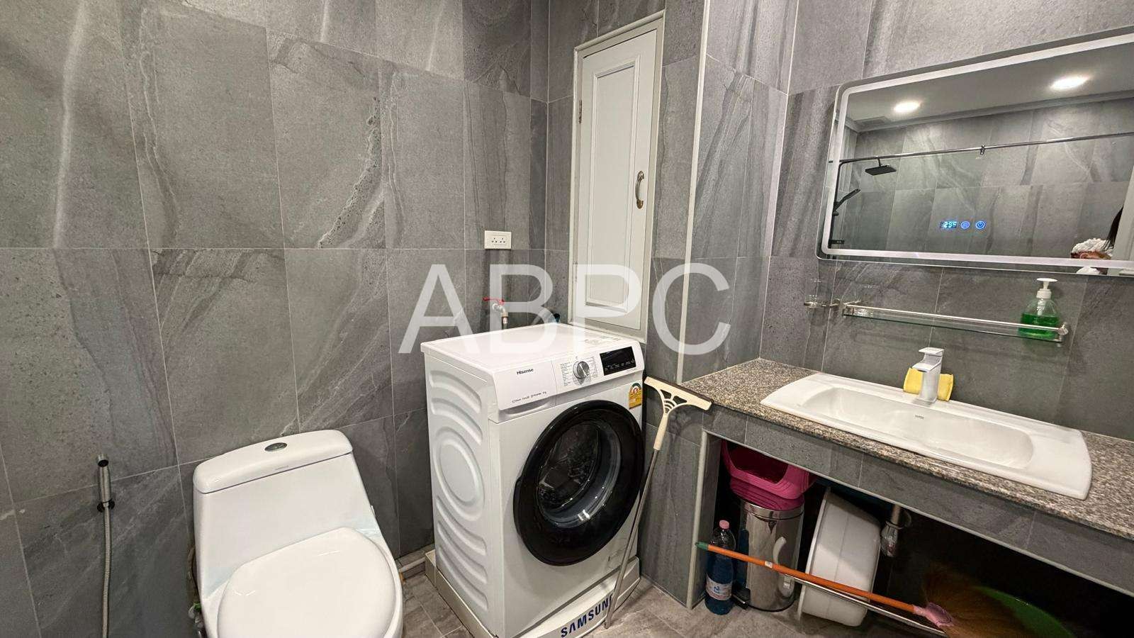 Newly Renovated 1 bedroom Condo For Sale In Prahtamnak photo 8