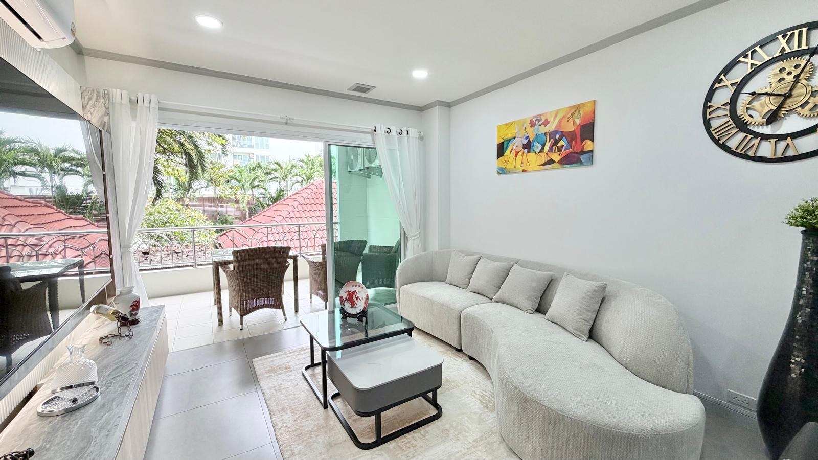 Newly Renovated 1 bedroom Condo For Sale In Prahtamnak photo 31