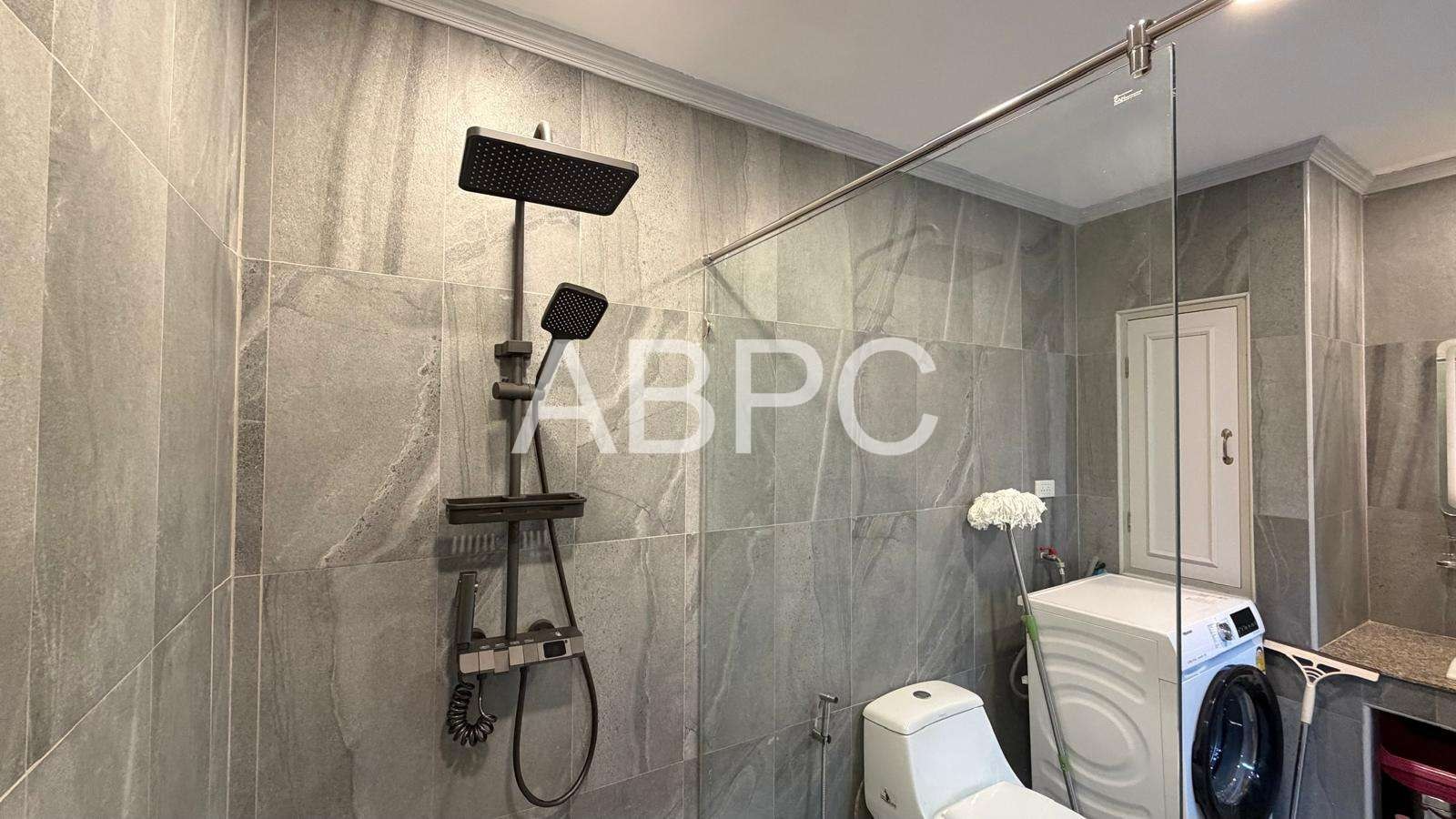 Newly Renovated 1 bedroom Condo For Sale In Prahtamnak photo 7