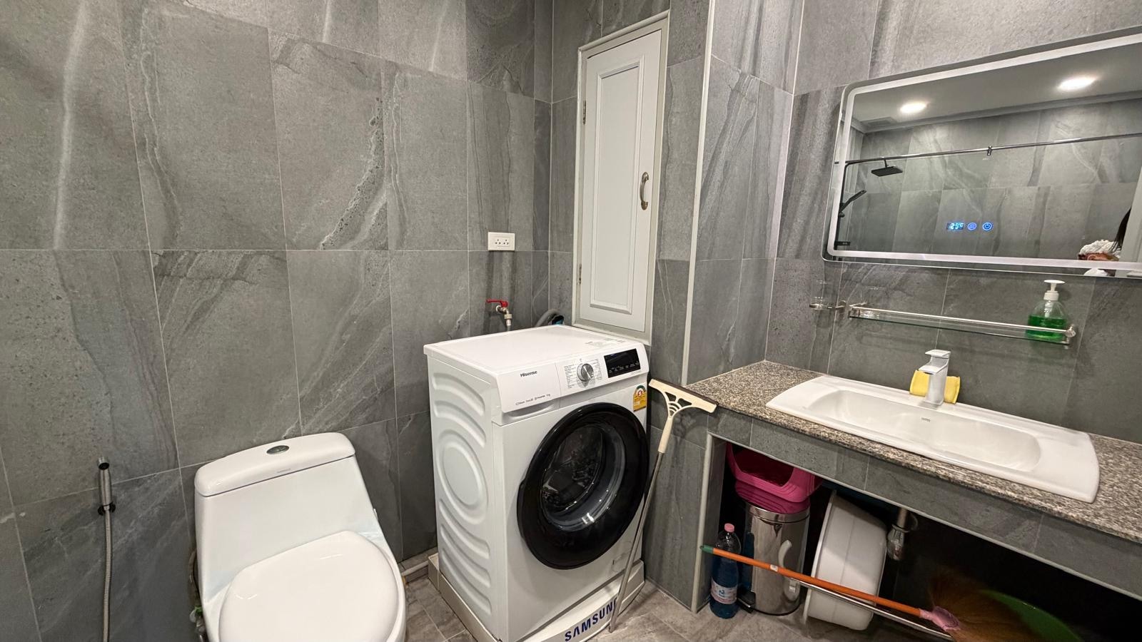Newly Renovated 1 bedroom Condo For Sale In Prahtamnak photo 24