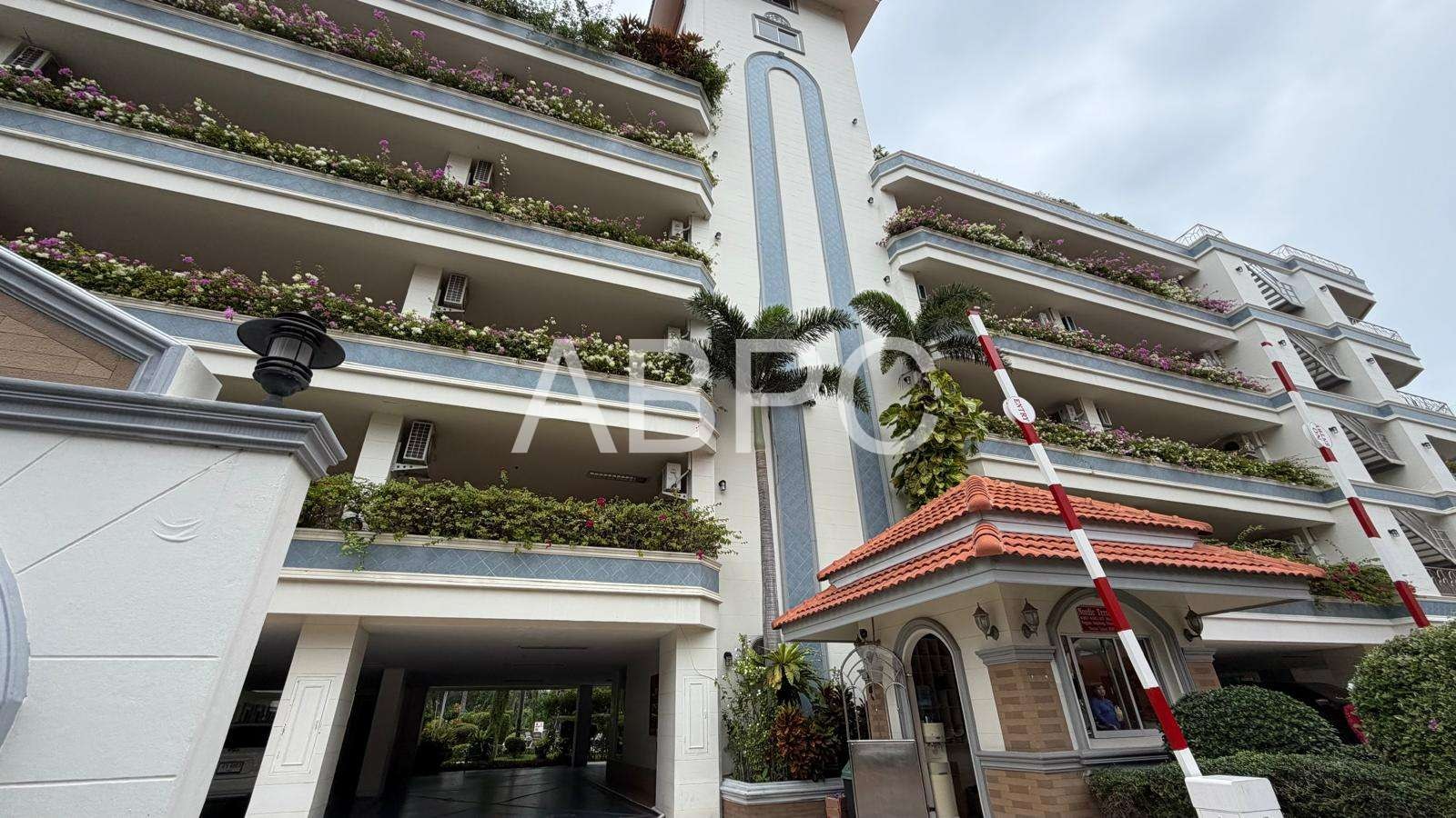 Newly Renovated 1 bedroom Condo For Sale In Prahtamnak photo 9