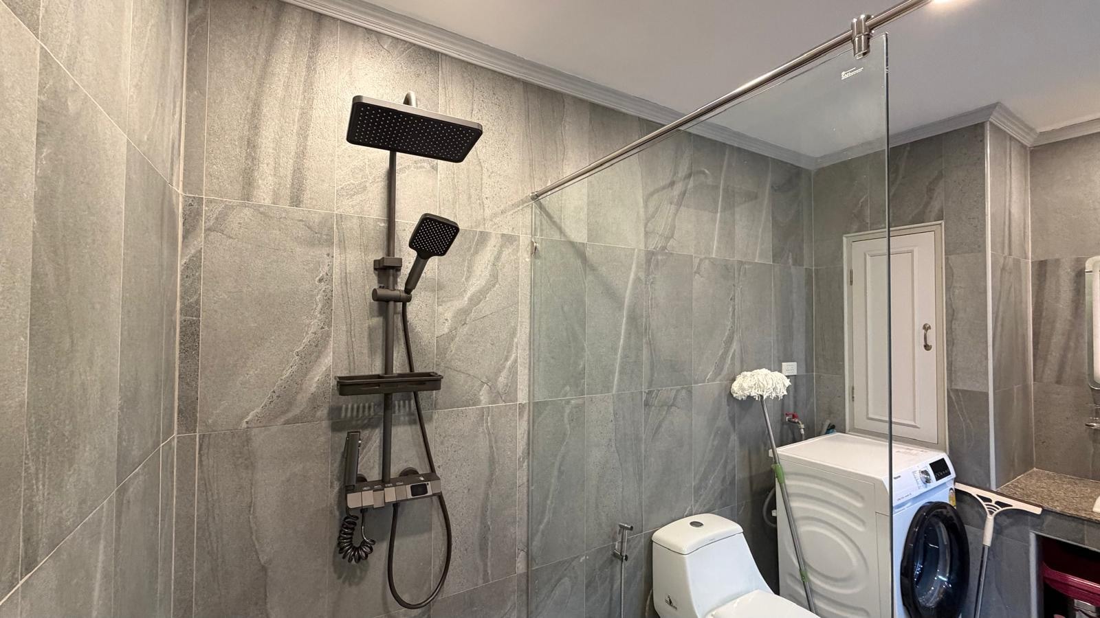 Newly Renovated 1 bedroom Condo For Sale In Prahtamnak photo 26