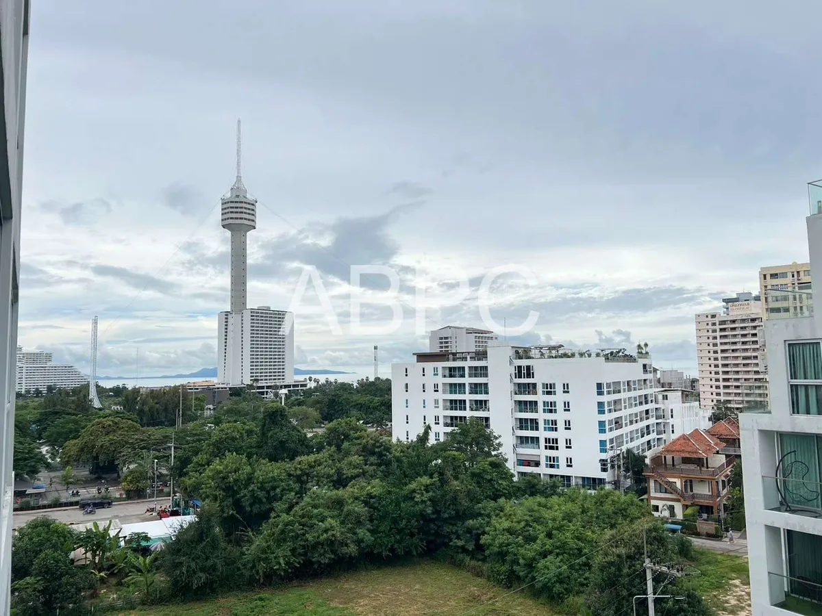 Large Ocean View 1 Bed 1 Bath Condo In Pratumnak