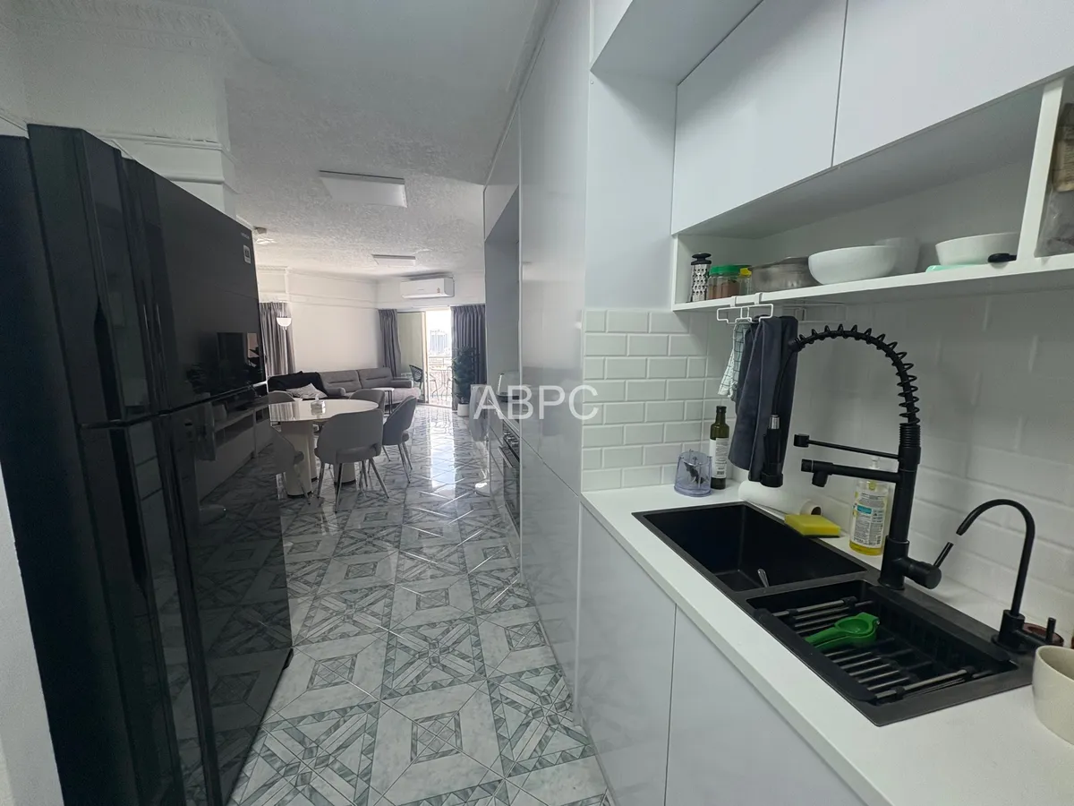 Large Newly Renovated One Bedroom Unit in Popular Markland Condo photo 4