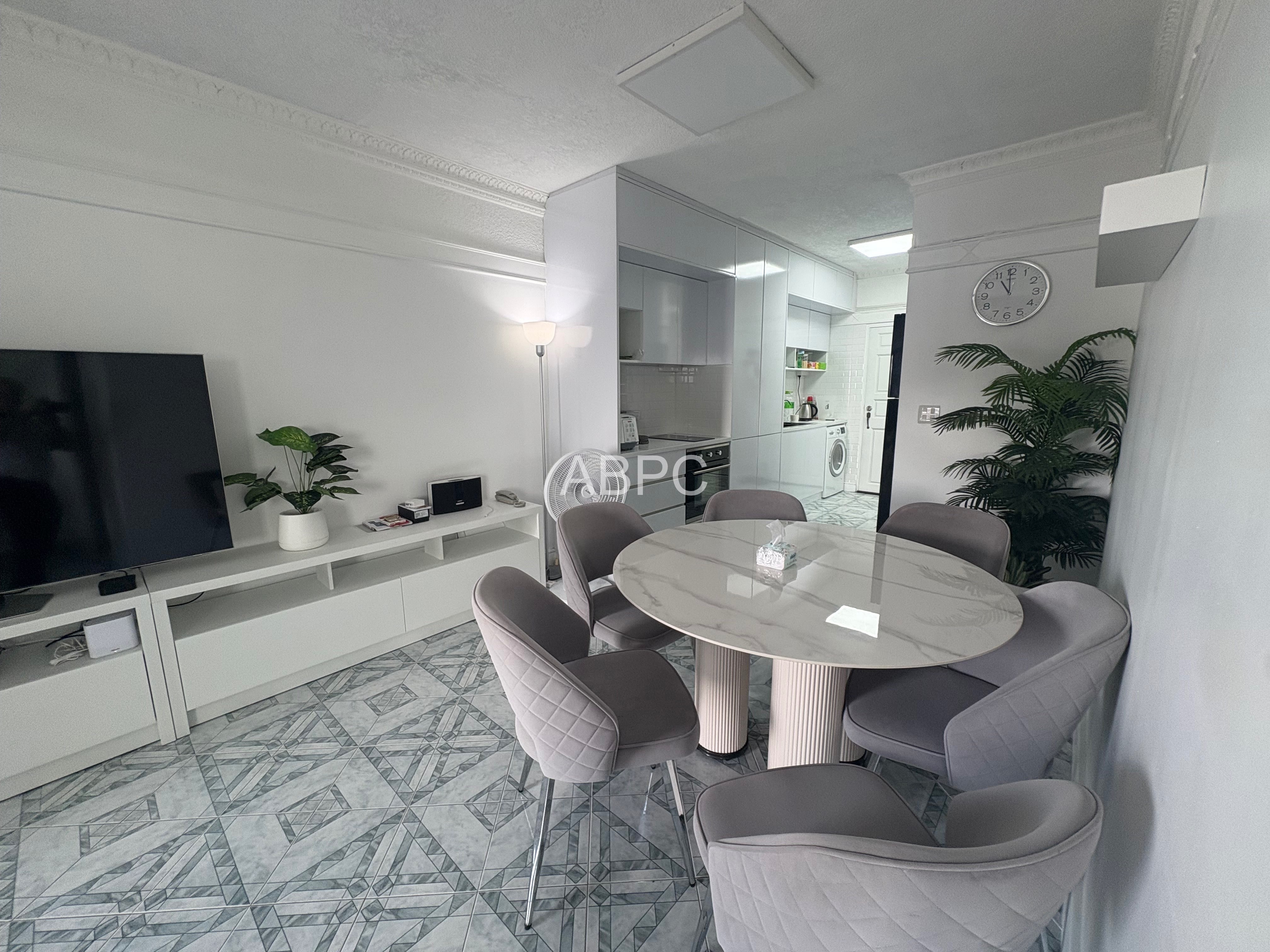 Large Newly Renovated One Bedroom Unit in Popular Markland Condo photo 14