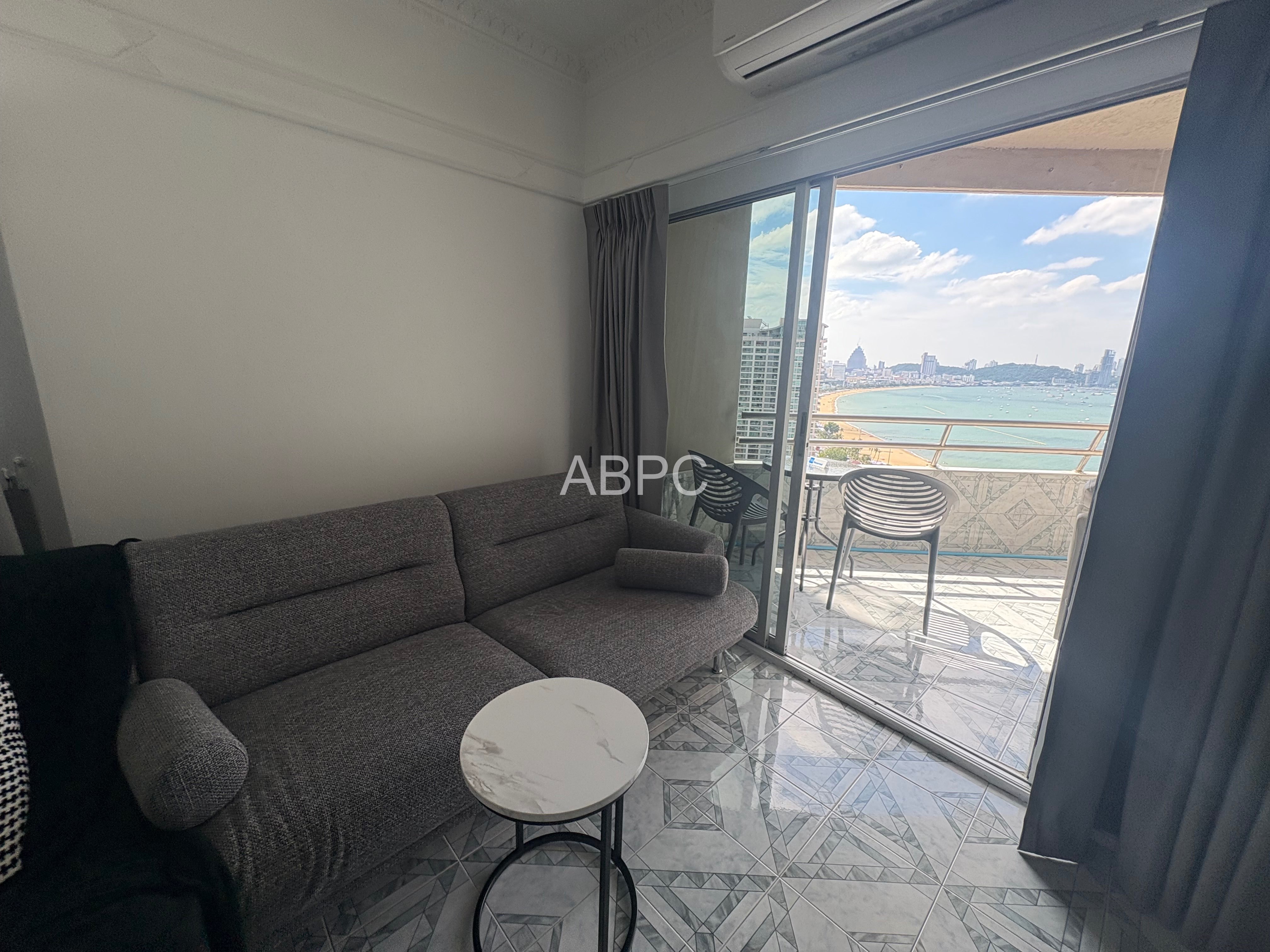 Large Newly Renovated One Bedroom Unit in Popular Markland Condo photo 10