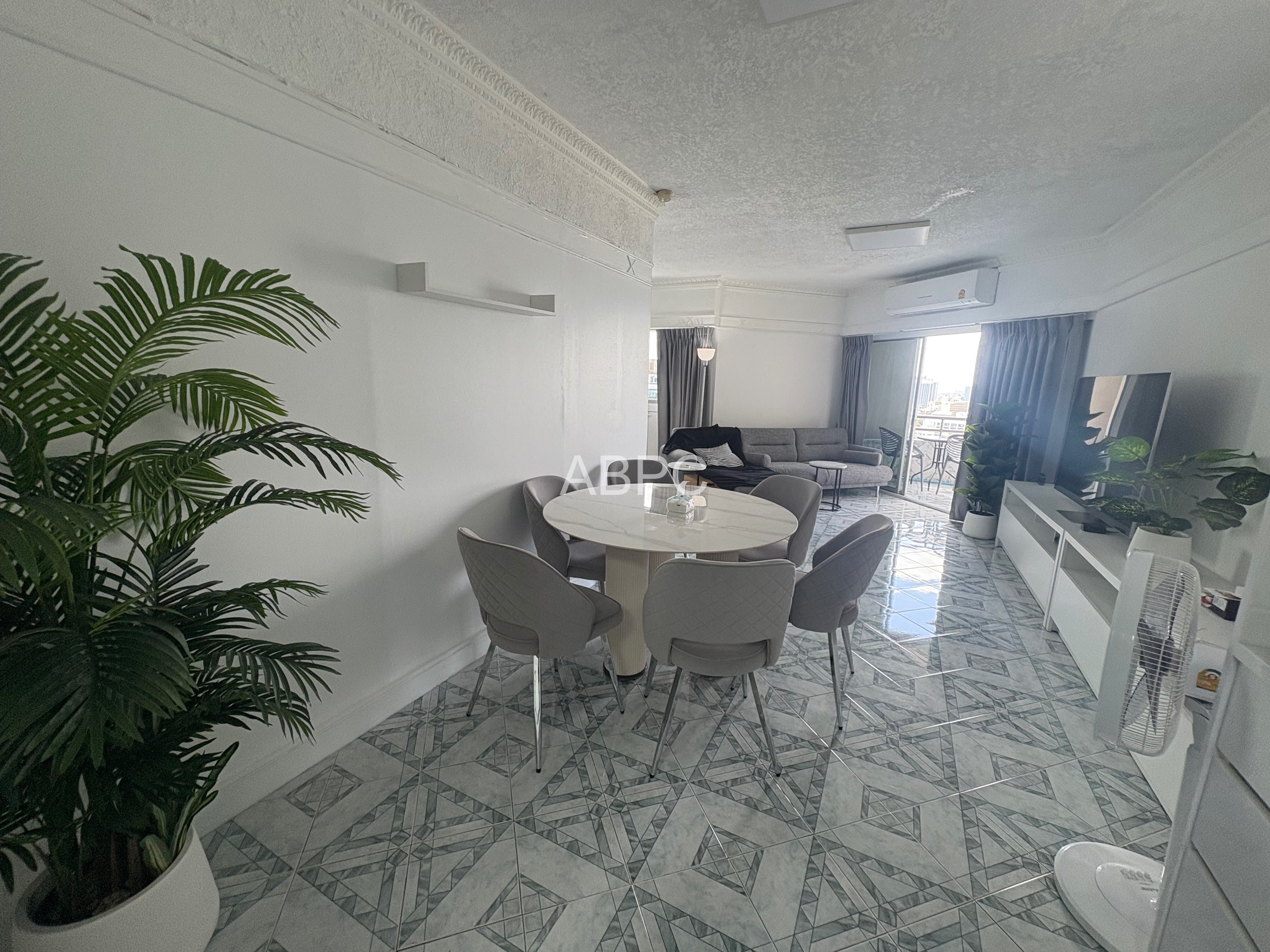 Large Newly Renovated One Bedroom Unit in Popular Markland Condo photo 6