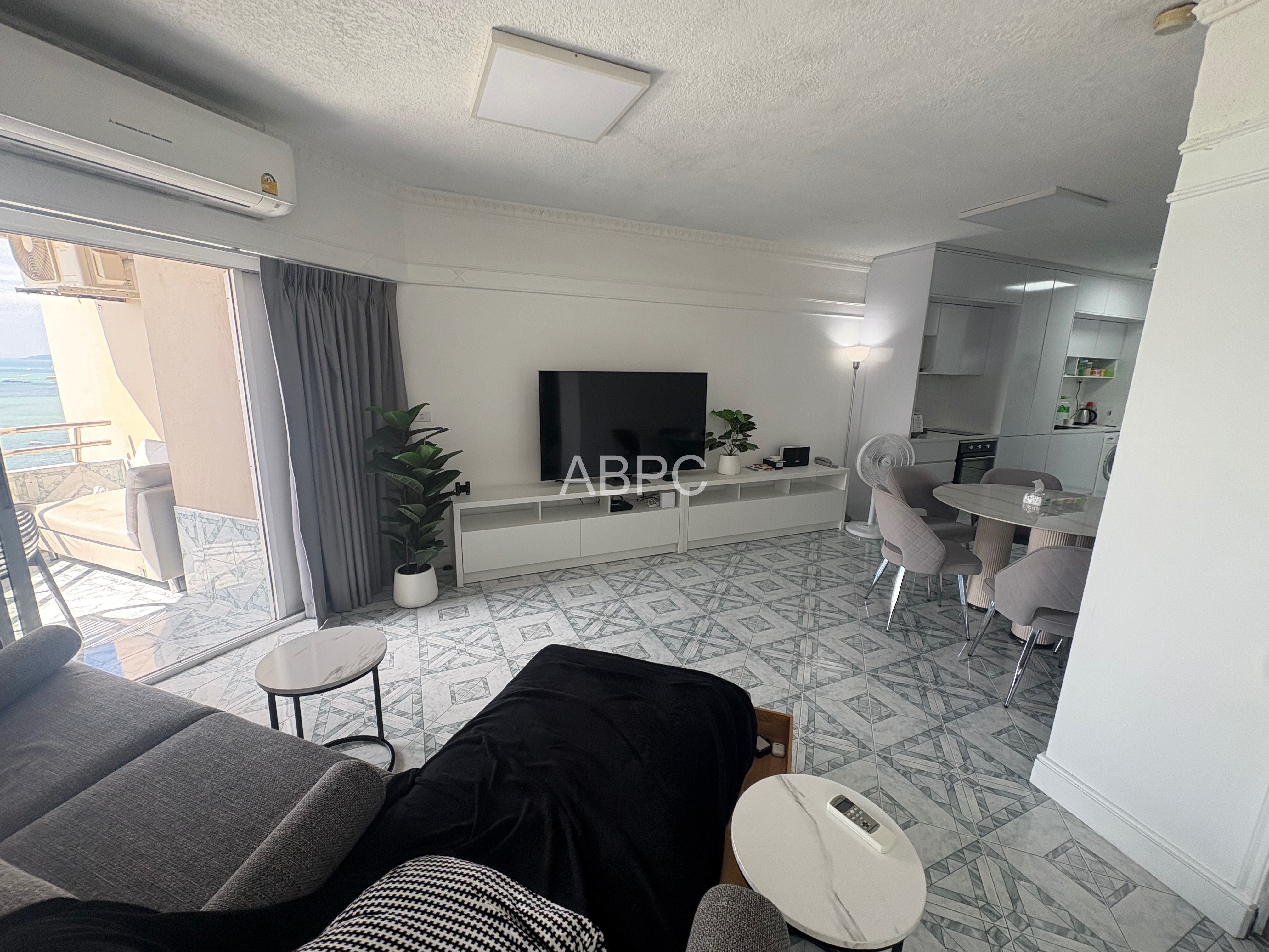 Large Newly Renovated One Bedroom Unit in Popular Markland Condo photo 11
