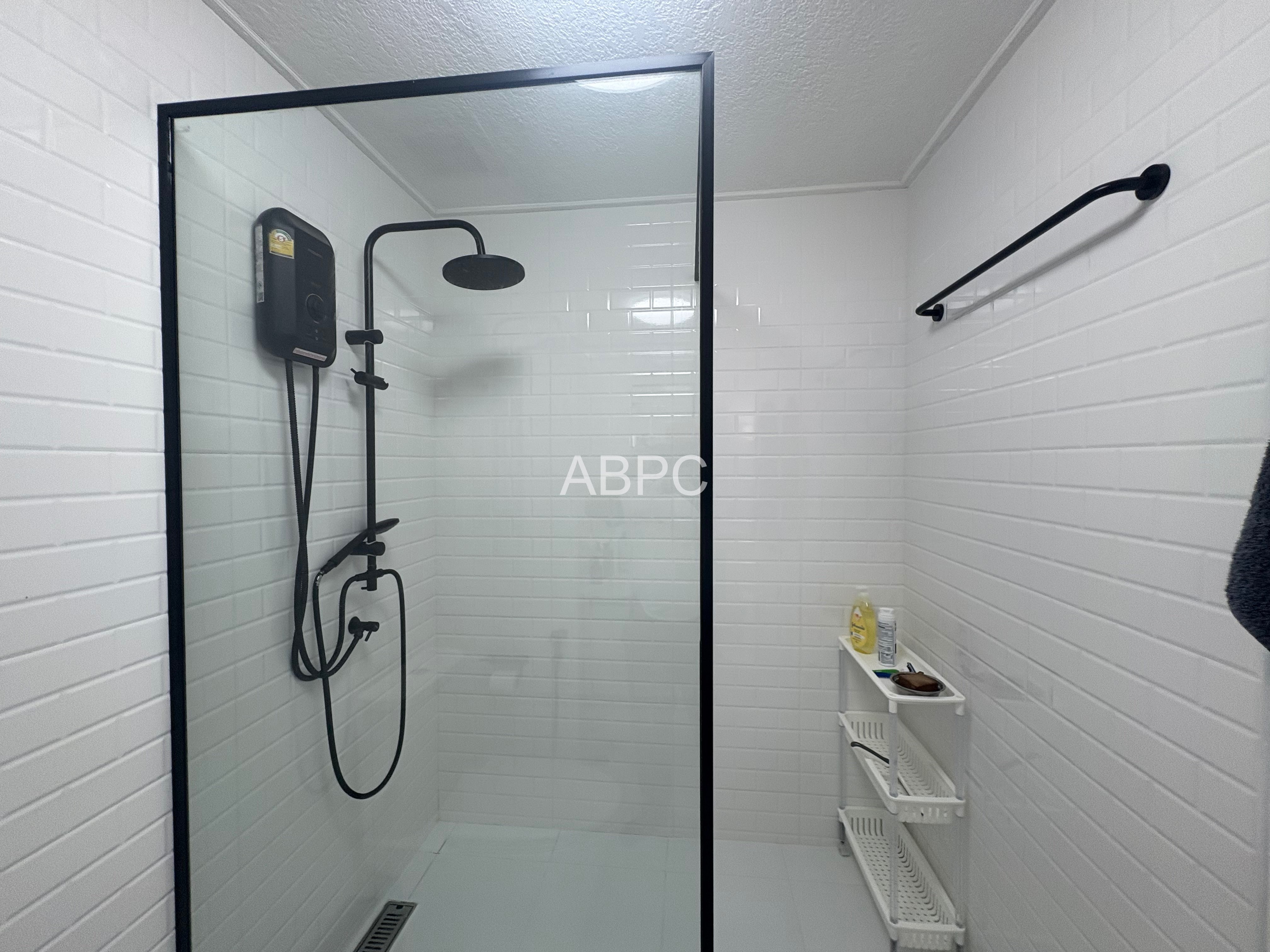 Large Newly Renovated One Bedroom Unit in Popular Markland Condo photo 9