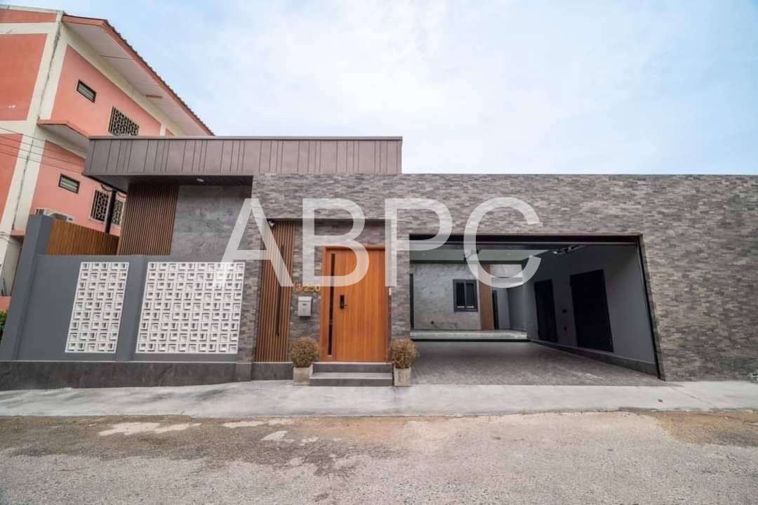 Luxury Pool Villa for Rent 4 Bedrooms 4 Bathrooms in East Pattaya