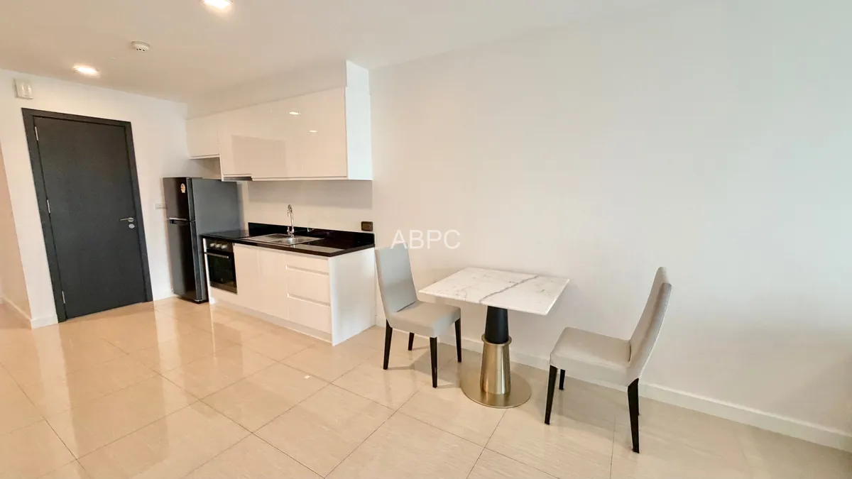 Large 1 Bedroom Condo For Sale In Cosy Beach photo 4