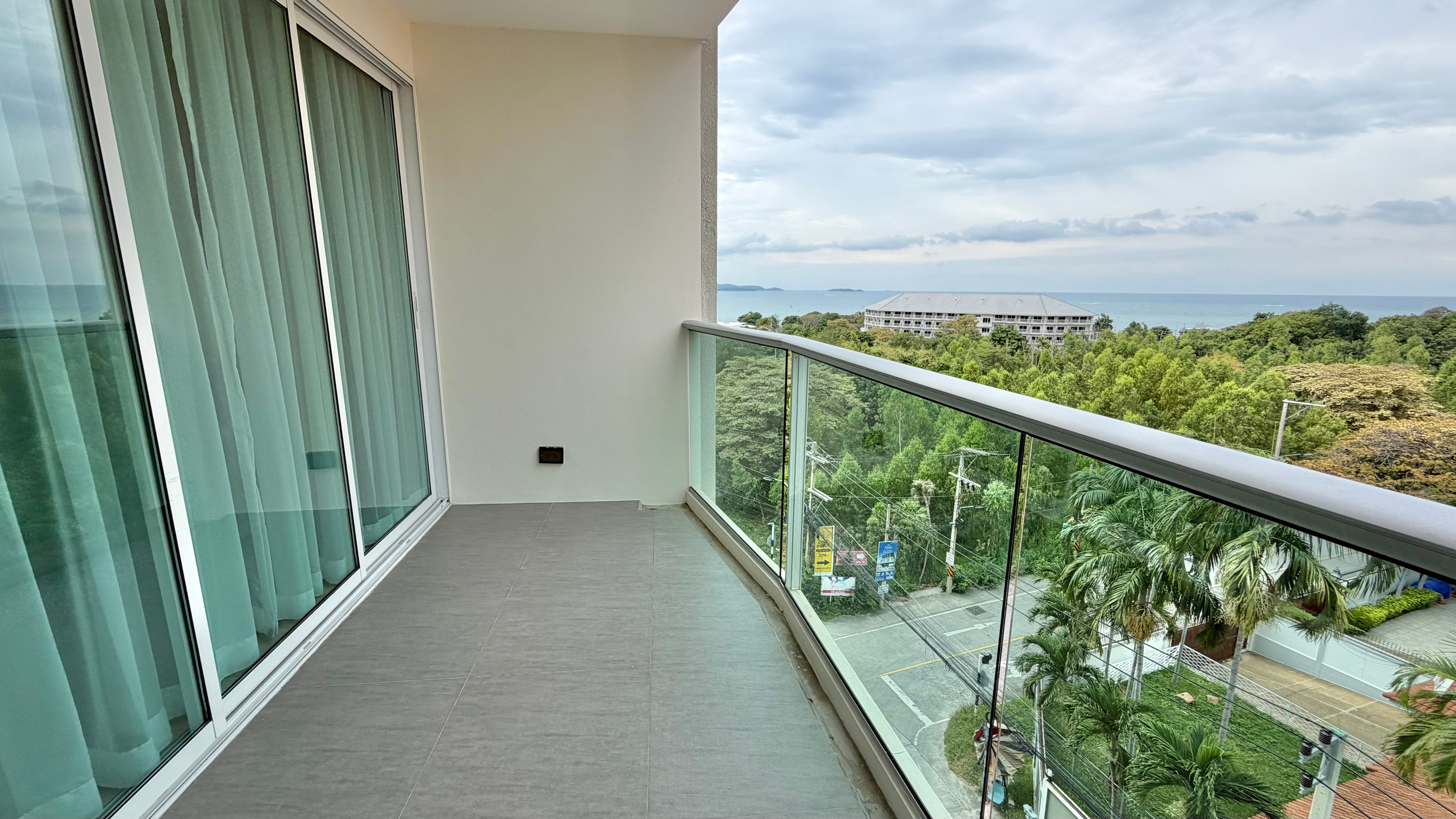 Large 1 Bedroom Condo For Sale In Cosy Beach