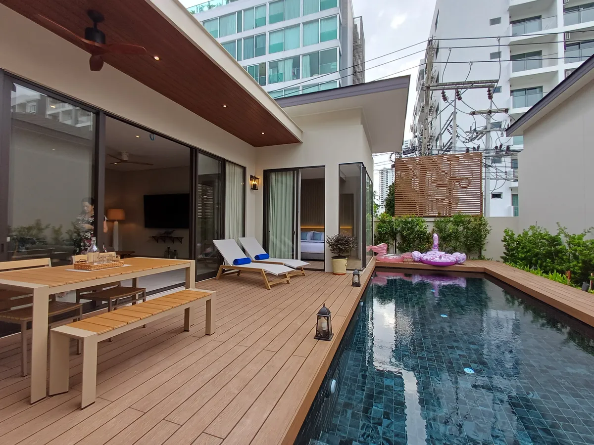Luxury Pool Villa Resort 8 Villas and 1 Cafe' Restaurant in Wongamat for Sale/Rent