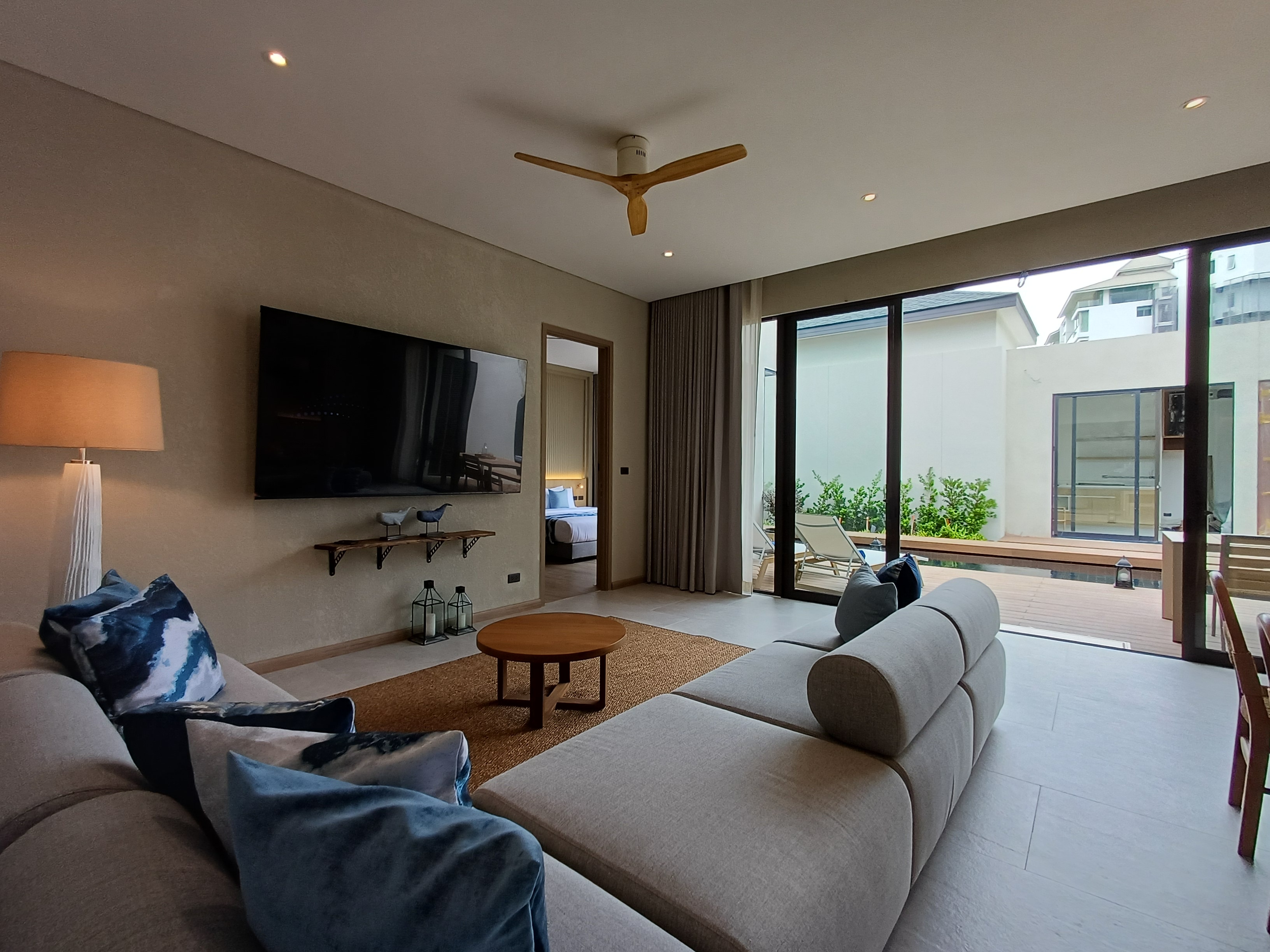 Luxury Pool Villa Resort 8 Villas and 1 Cafe' Restaurant in Wongamat for Sale/Rent photo 6