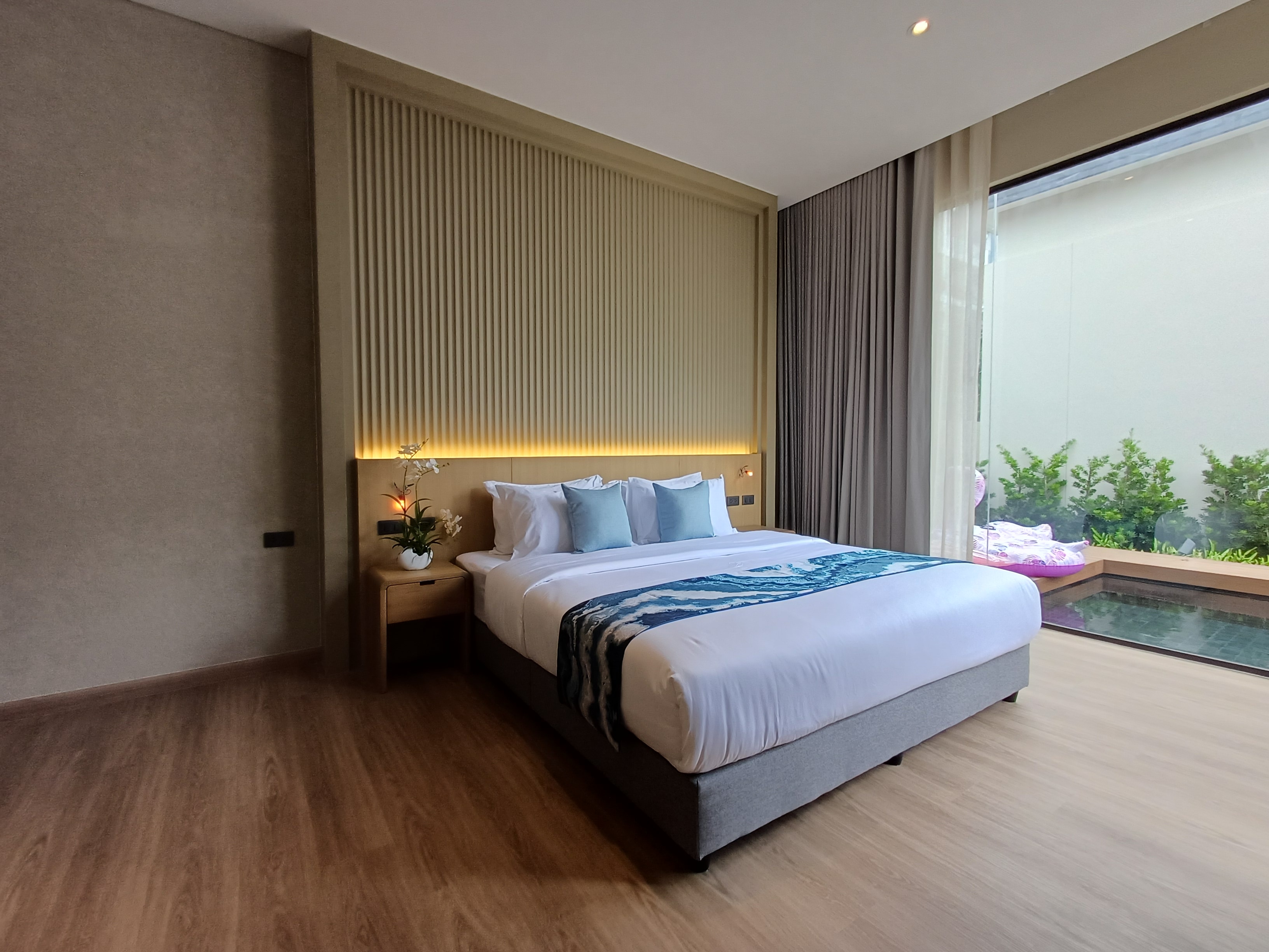 Luxury Pool Villa Resort 8 Villas and 1 Cafe' Restaurant in Wongamat for Sale/Rent photo 14