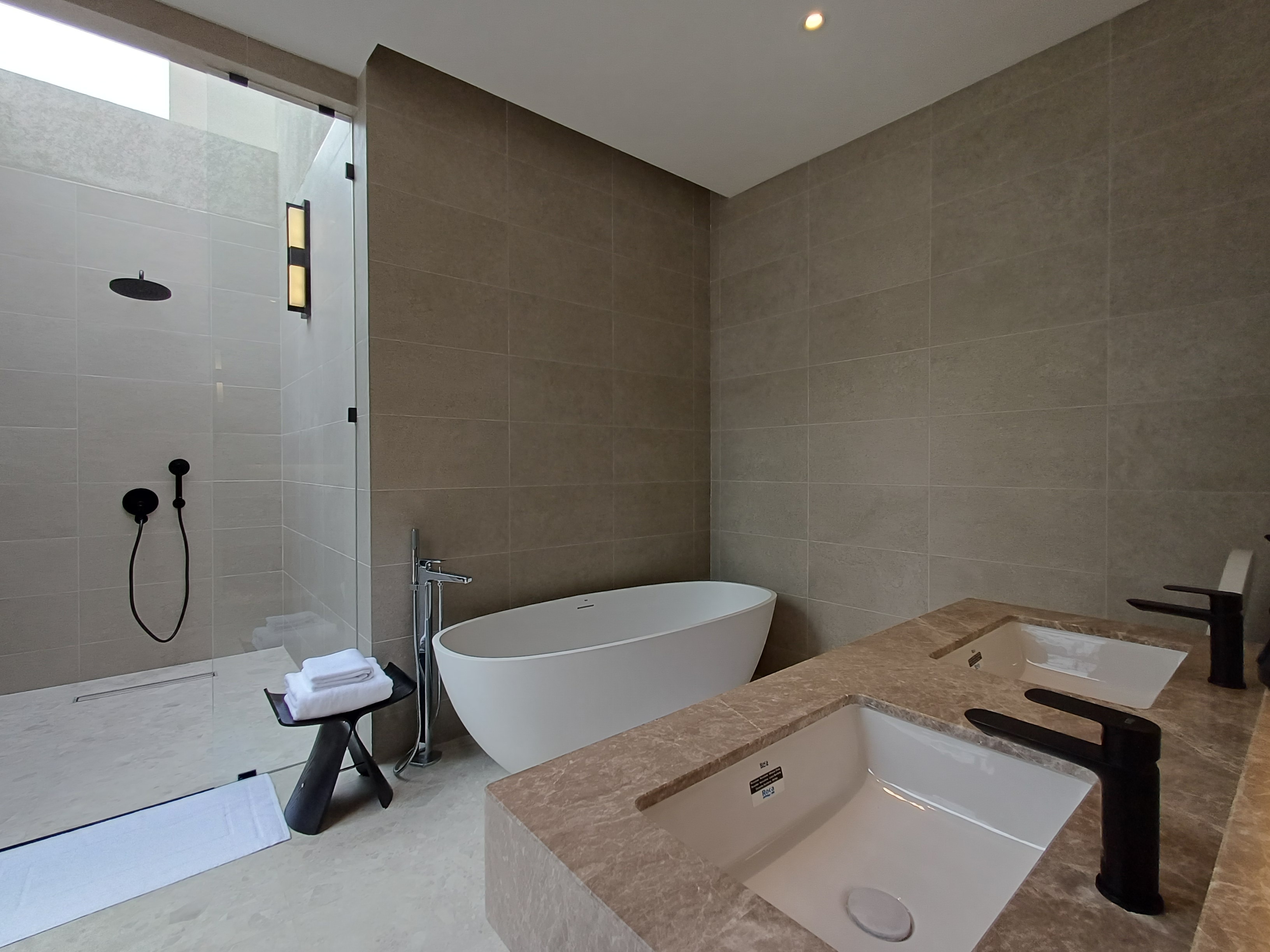 Luxury Pool Villa Resort 8 Villas and 1 Cafe' Restaurant in Wongamat for Sale/Rent photo 10