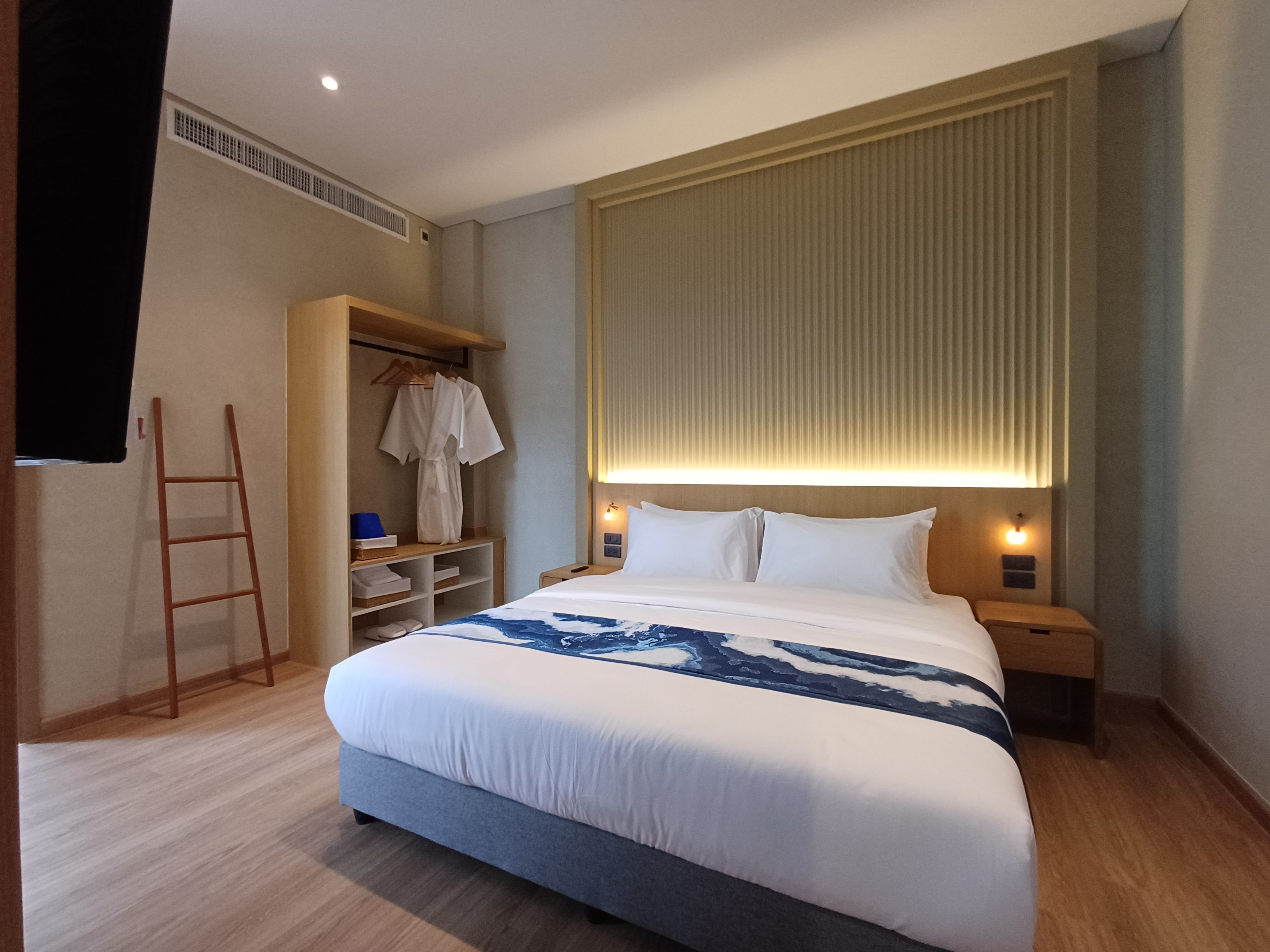 Luxury Pool Villa Resort 8 Villas and 1 Cafe' Restaurant in Wongamat for Sale/Rent photo 9