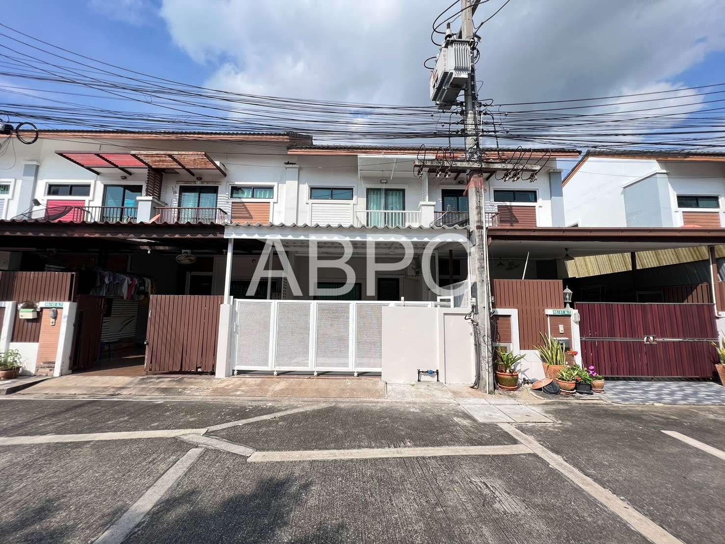 2 Storey Townhouse 2 Bedrooms 2 Bathrooms in East Pattaya