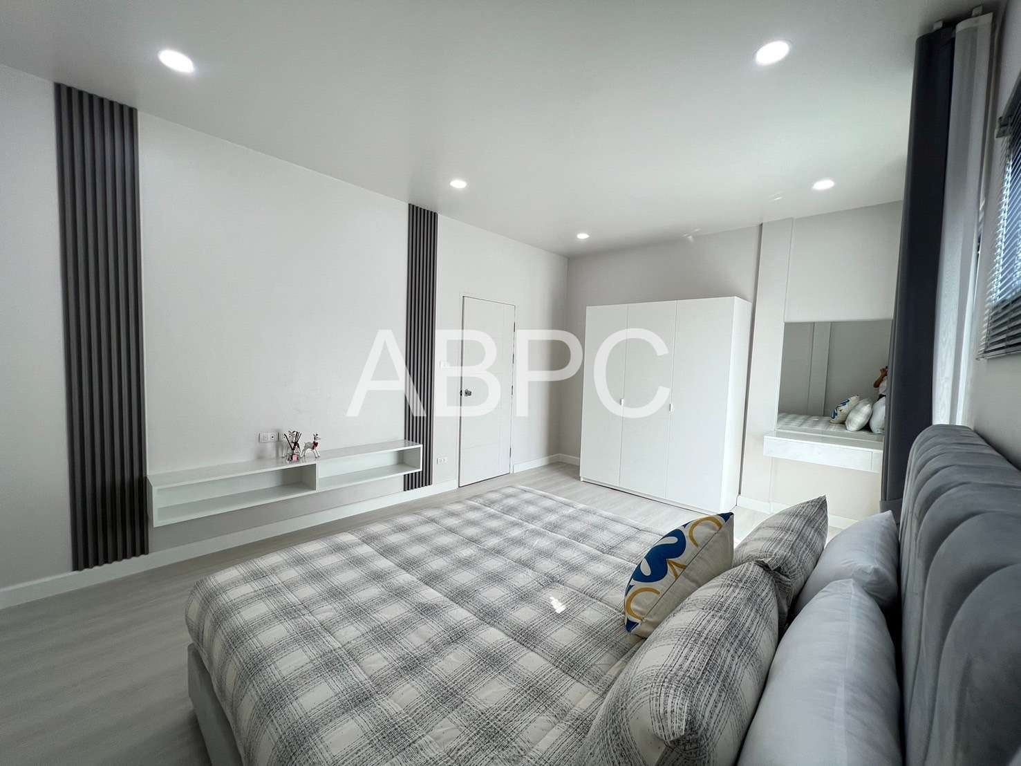 2 Storey Townhouse 2 Bedrooms 2 Bathrooms in East Pattaya photo 25