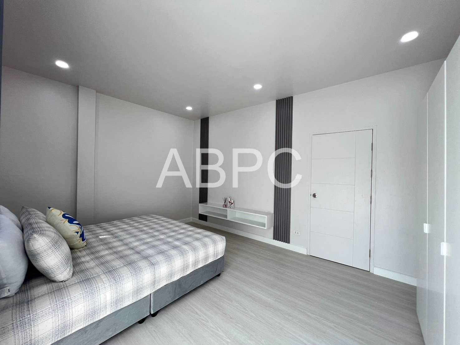 2 Storey Townhouse 2 Bedrooms 2 Bathrooms in East Pattaya photo 24