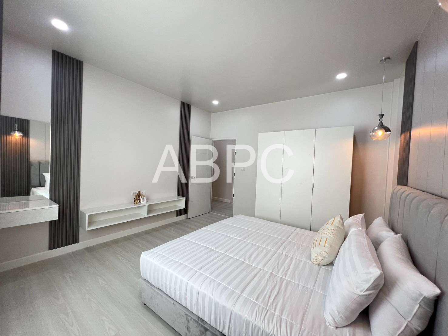2 Storey Townhouse 2 Bedrooms 2 Bathrooms in East Pattaya photo 18