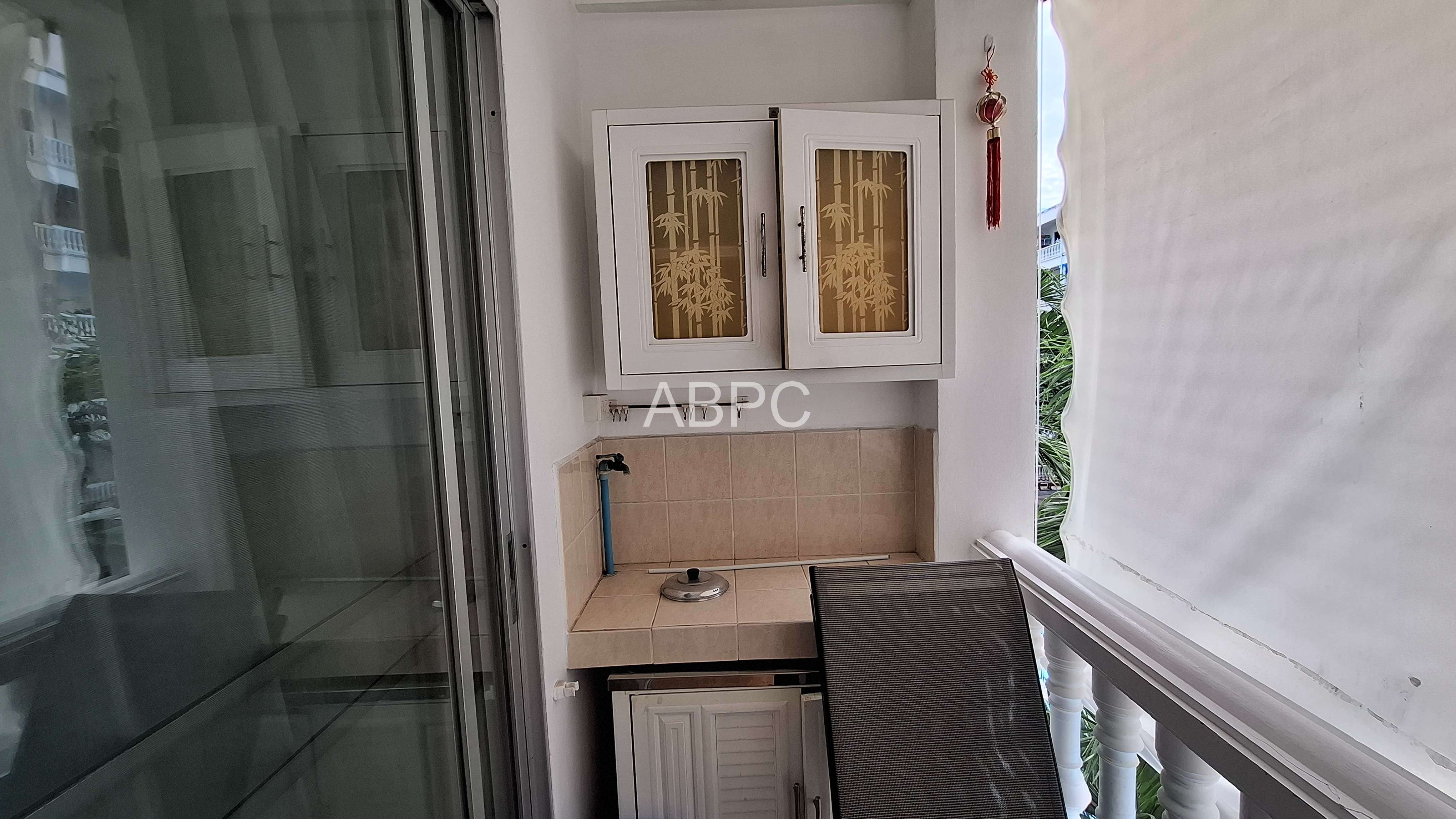 Newly renovated studio for rent photo 10