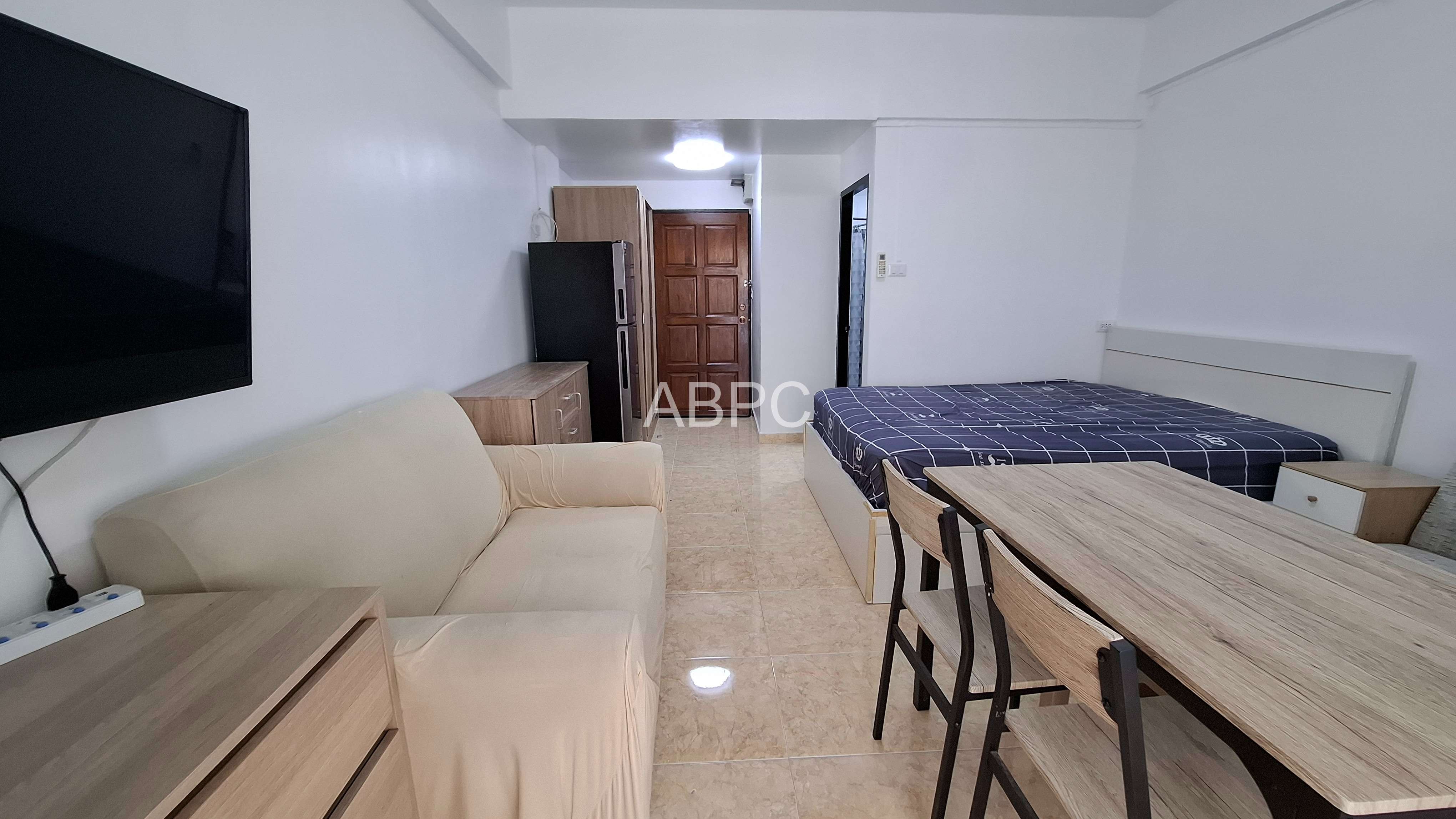 Newly renovated studio for rent photo 9