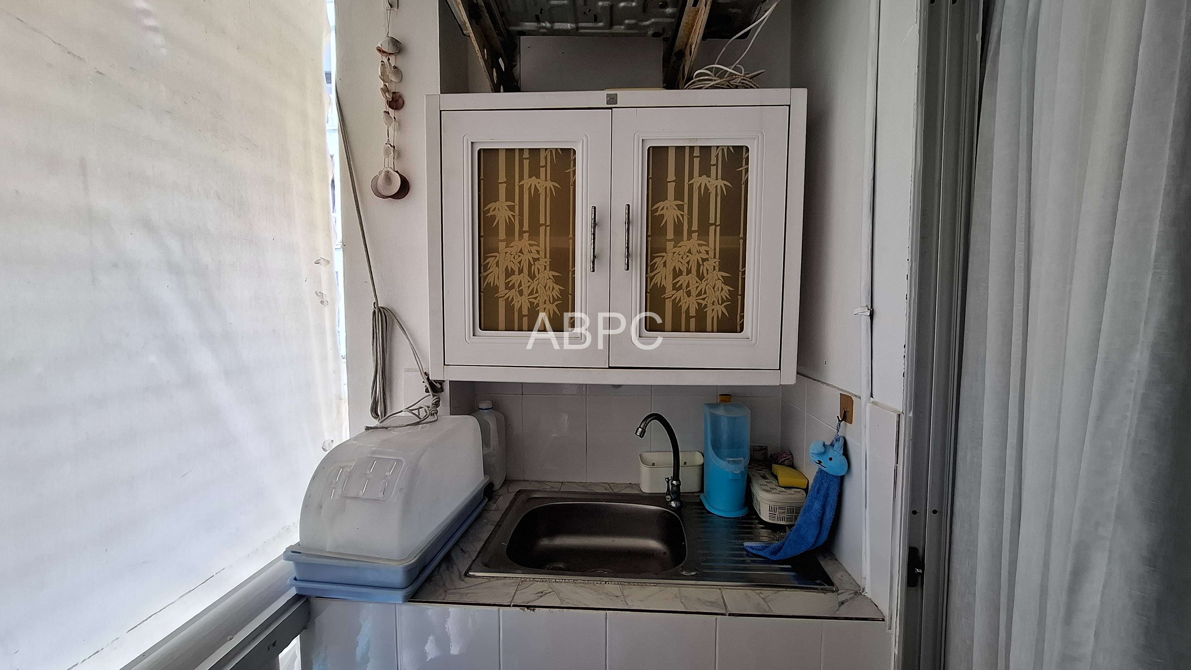 Newly renovated studio for rent photo 8